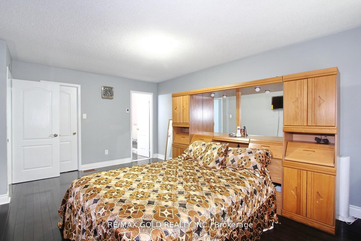 Photo 31 of 3 Oakmeadow Drive, Brampton, Fletcher's Meadow — HOMEH