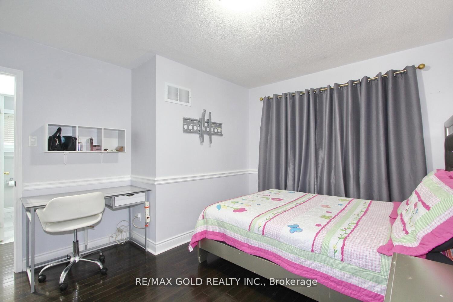 Photo 34 of 3 Oakmeadow Drive, Brampton, Fletcher's Meadow — HOMEH