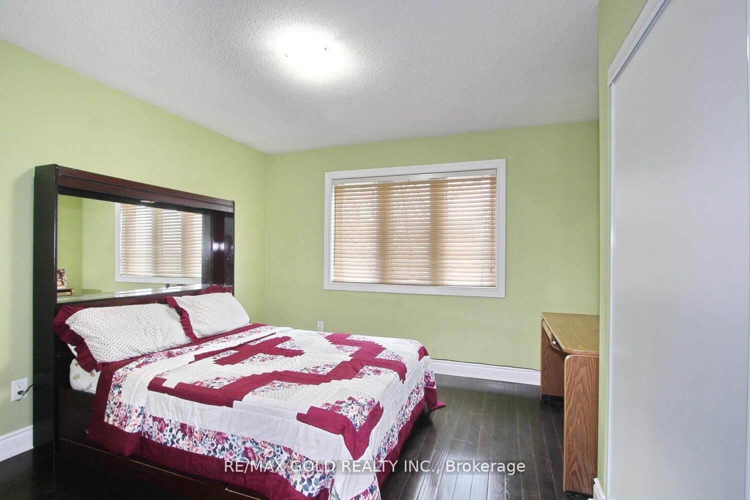 Photo 23 of 3 Oakmeadow Drive, Brampton, Fletcher's Meadow — HOMEH