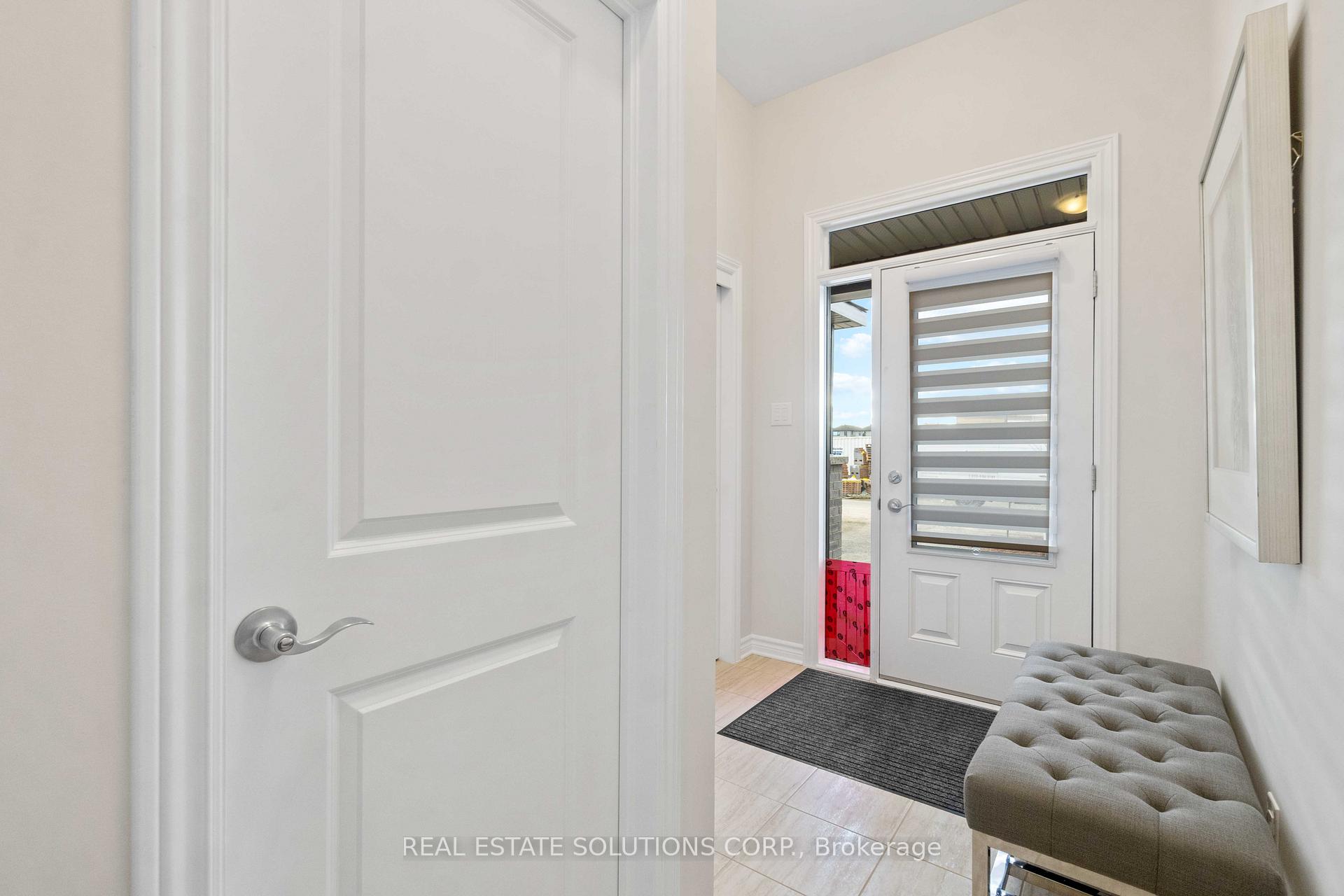 Photo 2 of 102 Wabikon Crescent, Ottawa, Blossom Park/Kemp Park/Findlay Creek — HOMEH