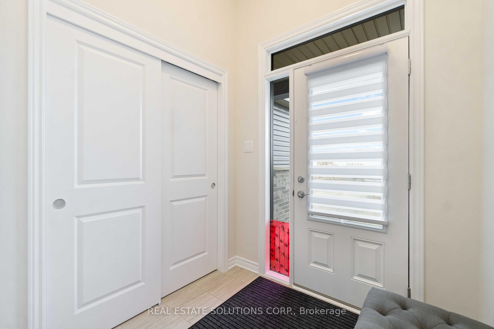 Photo 3 of 102 Wabikon Crescent, Ottawa, Blossom Park/Kemp Park/Findlay Creek — HOMEH