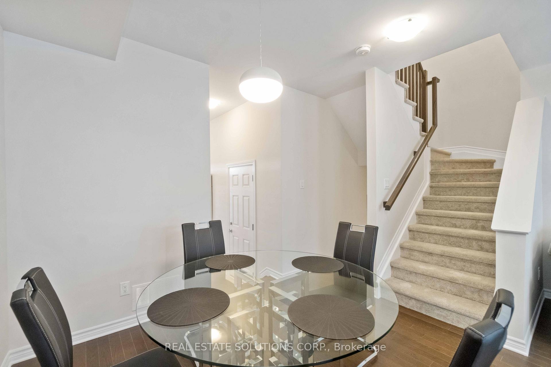 Photo 5 of 102 Wabikon Crescent, Ottawa, Blossom Park/Kemp Park/Findlay Creek — HOMEH