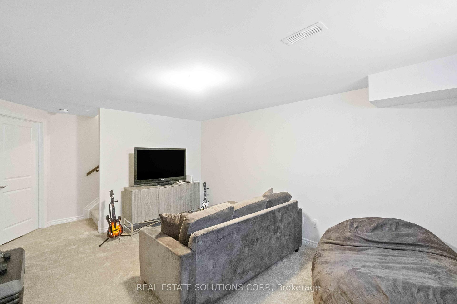 Photo 23 of 102 Wabikon Crescent, Ottawa, Blossom Park/Kemp Park/Findlay Creek — HOMEH