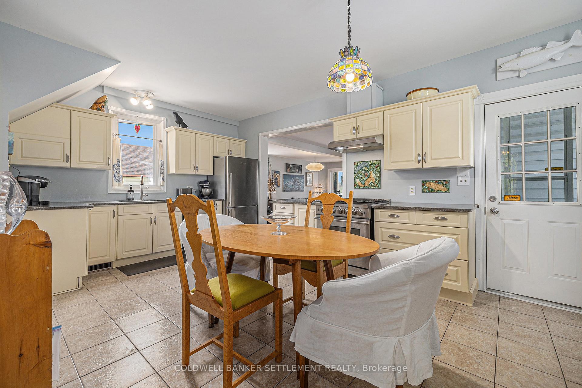 Photo 13 of 80 Queen Street, Smiths Falls — HOMEH