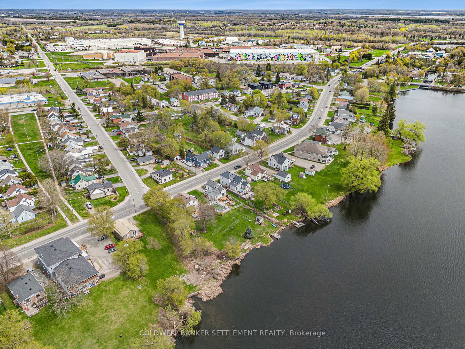 Photo 35 of 80 Queen Street, Smiths Falls — HOMEH