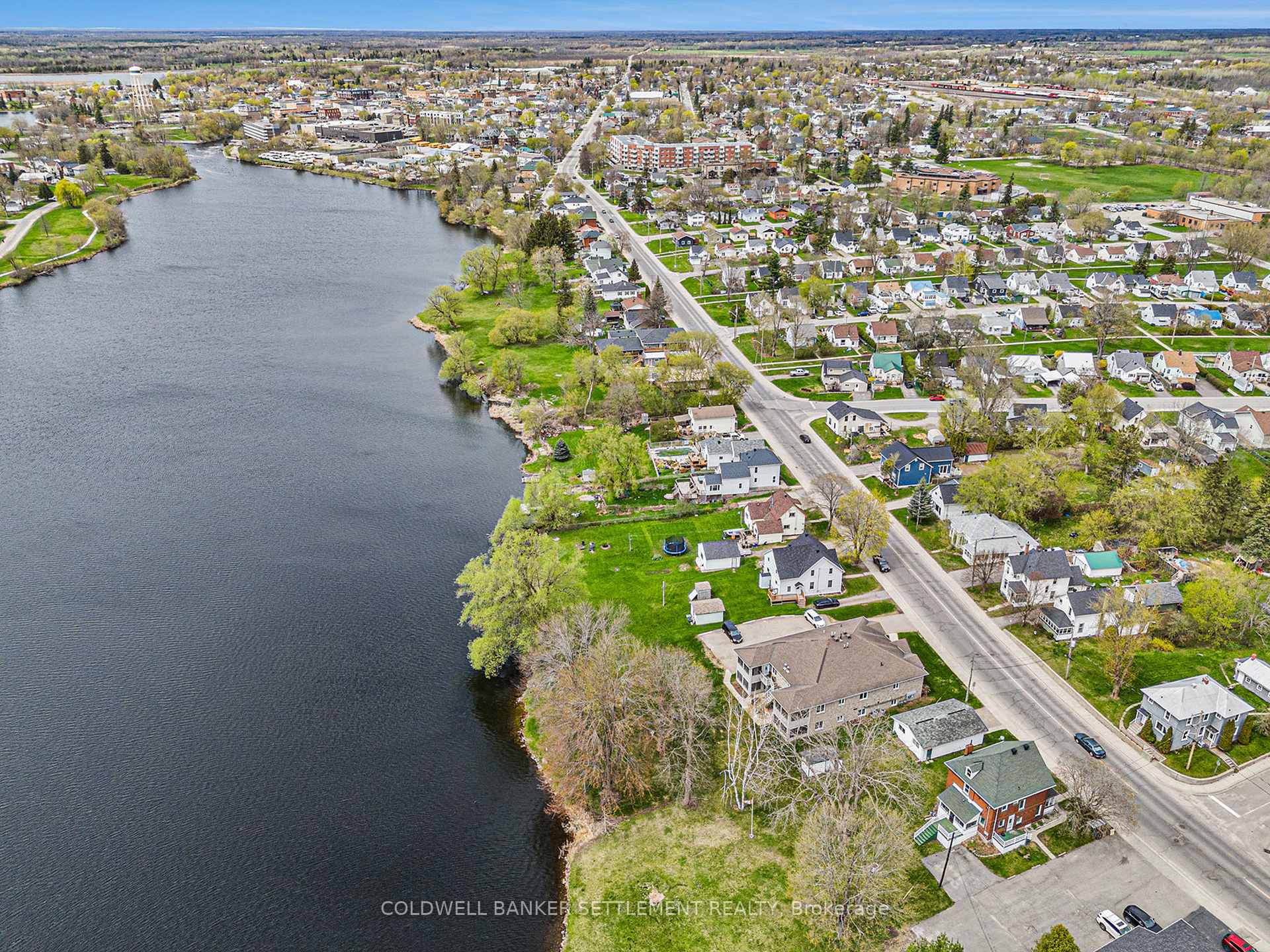 Photo 36 of 80 Queen Street, Smiths Falls — HOMEH