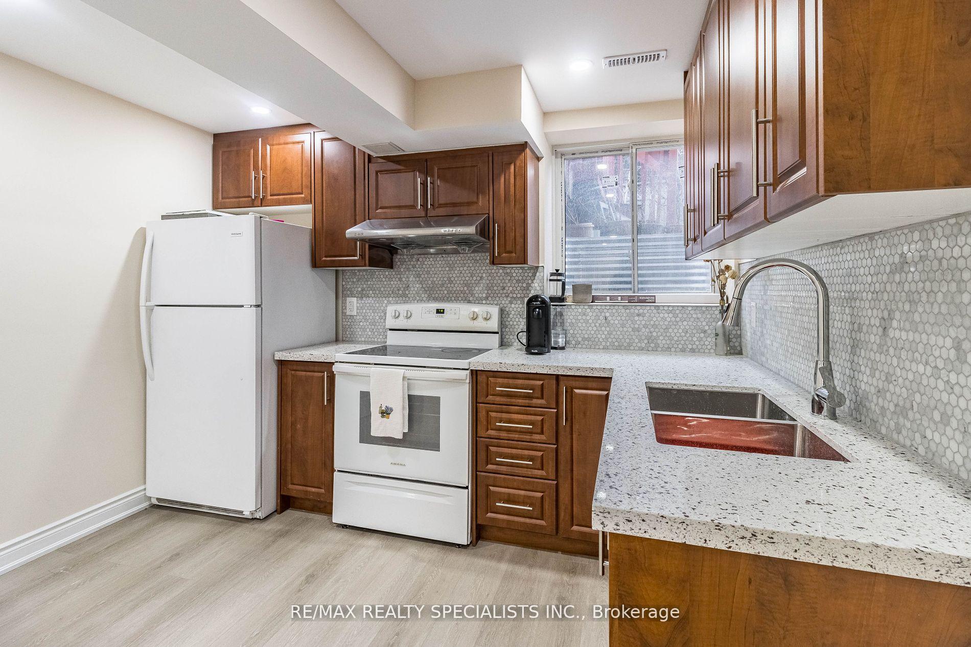 Photo 1 of 17 Poplar Plains Road, Brampton, Fletcher's Meadow — HOMEH