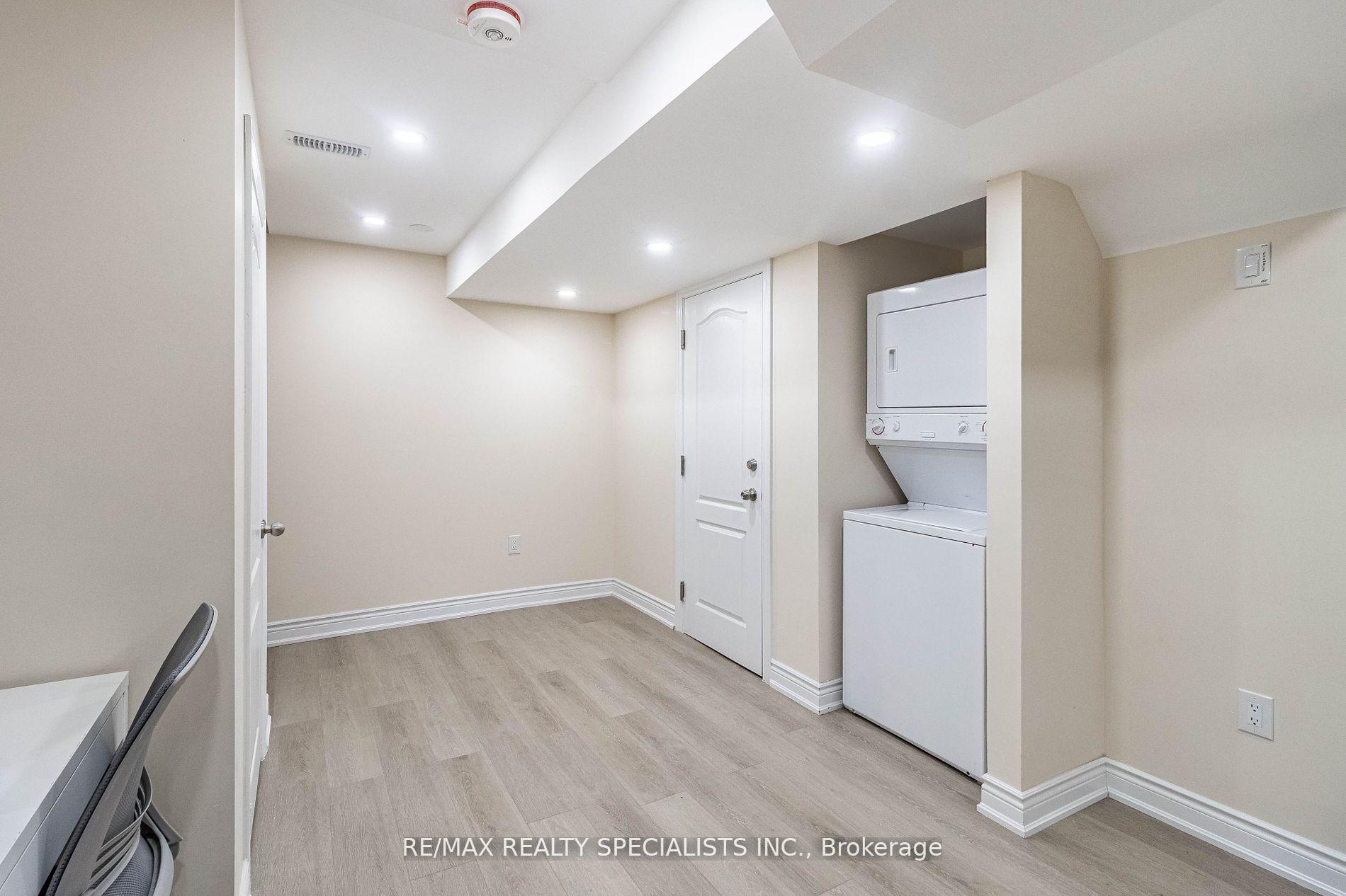 Photo 22 of 17 Poplar Plains Road, Brampton, Fletcher's Meadow — HOMEH