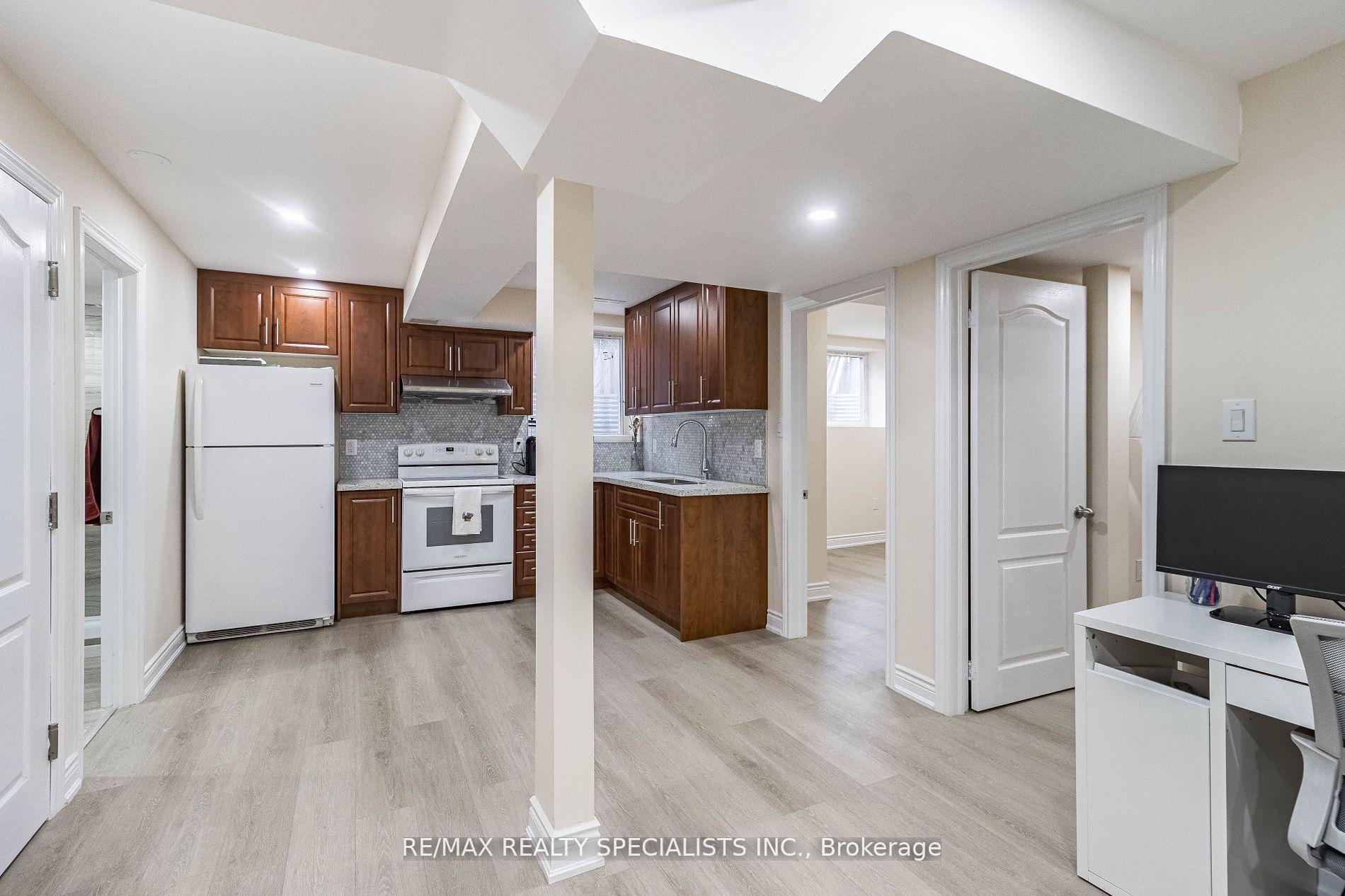 Photo 4 of 17 Poplar Plains Road, Brampton, Fletcher's Meadow — HOMEH