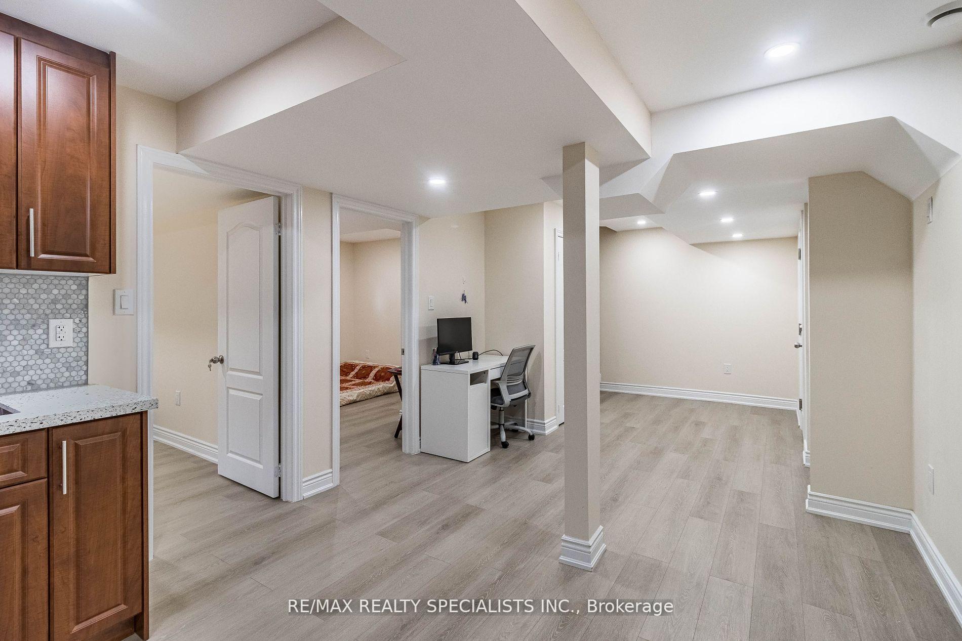 Photo 6 of 17 Poplar Plains Road, Brampton, Fletcher's Meadow — HOMEH