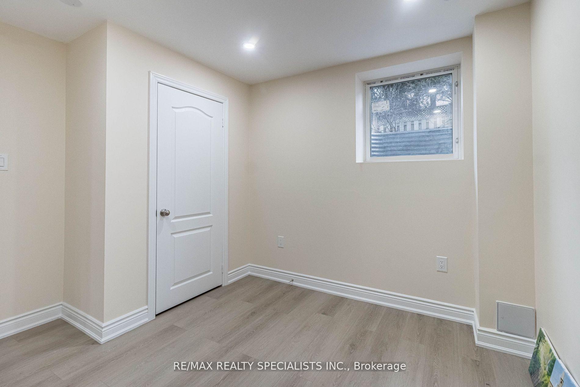 Photo 23 of 17 Poplar Plains Road, Brampton, Fletcher's Meadow — HOMEH