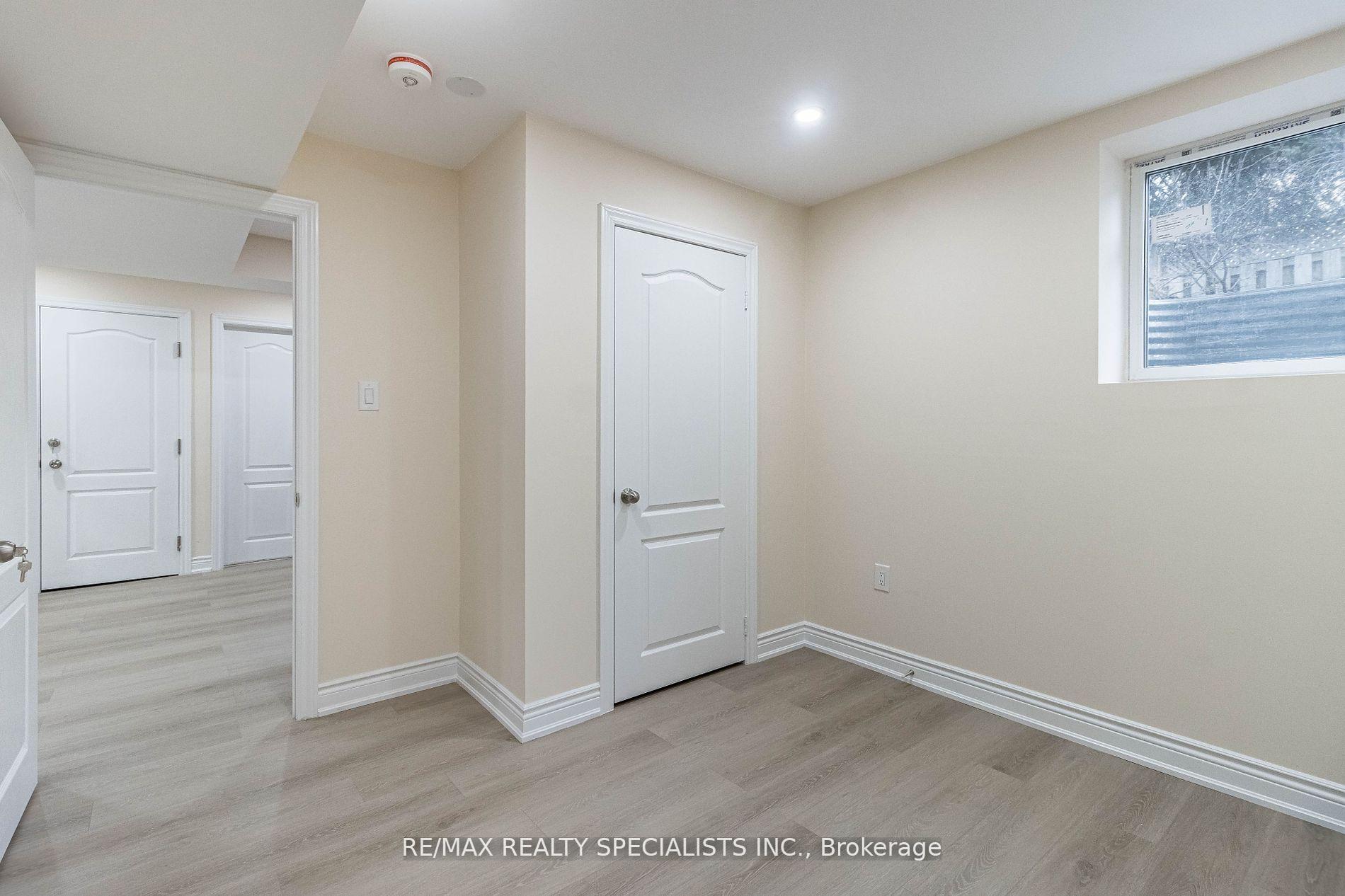Photo 13 of 17 Poplar Plains Road, Brampton, Fletcher's Meadow — HOMEH