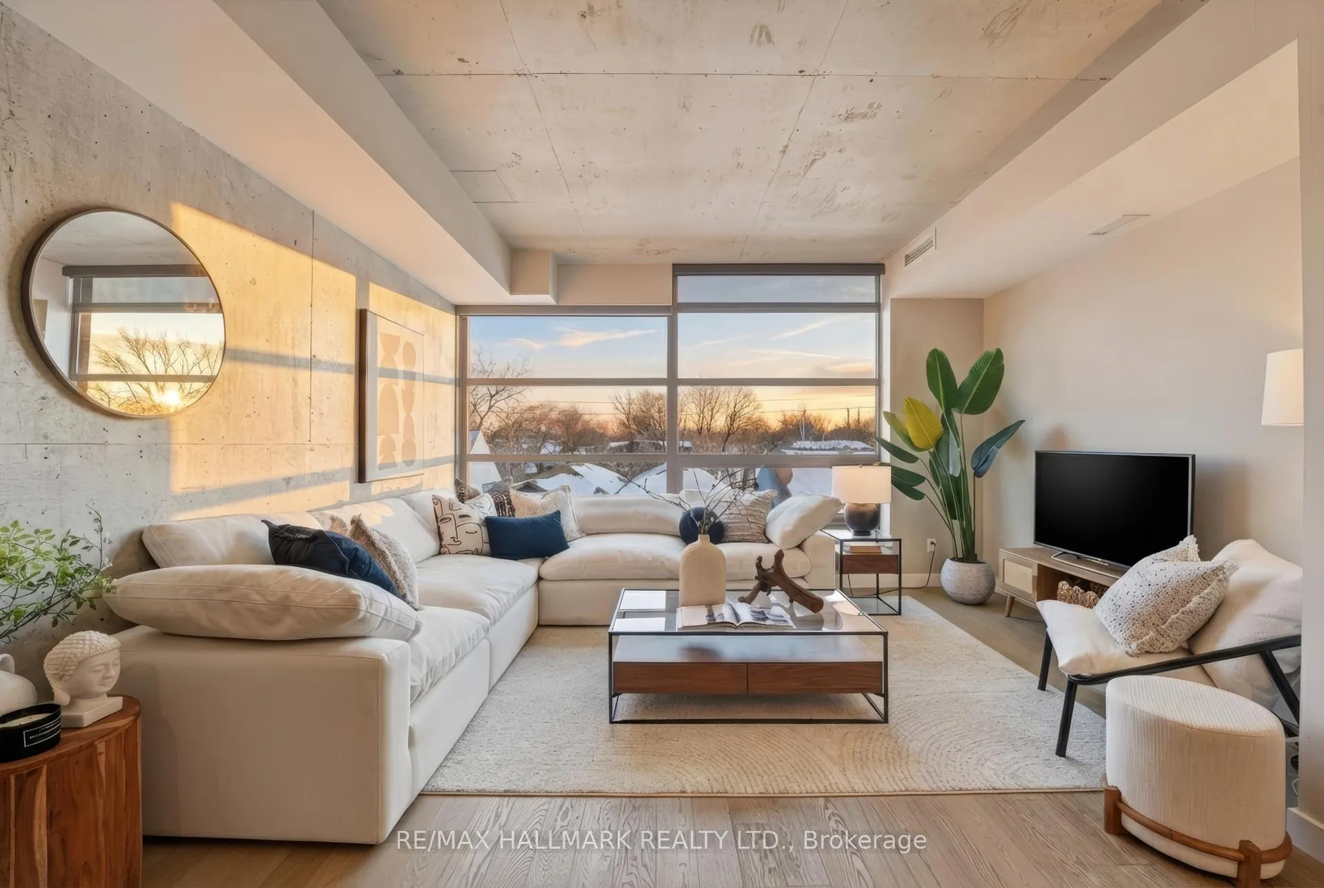 Photo 8 of Unit 305, 90 Broadview Avenue, Toronto, South Riverdale — HOMEH