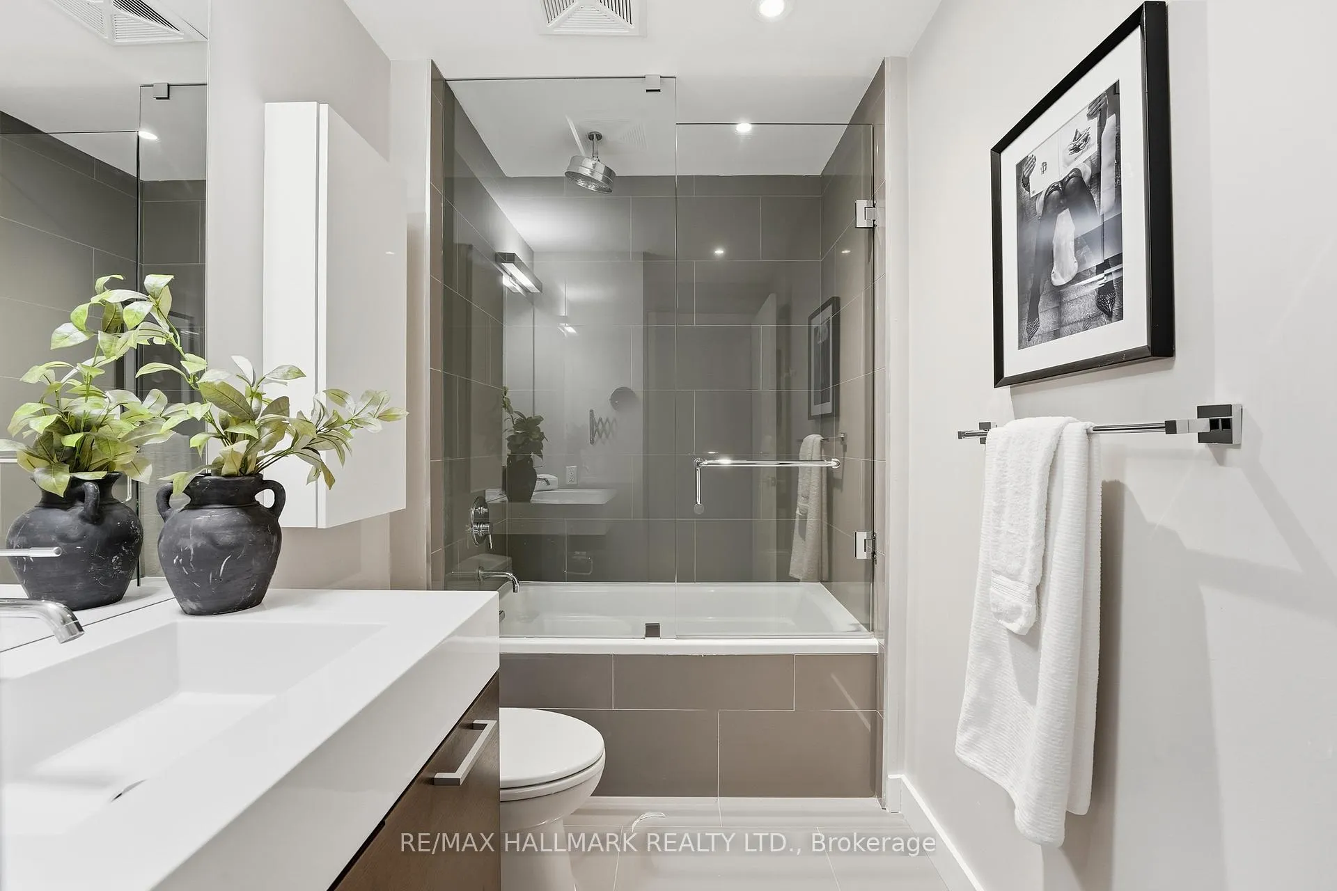 Photo 16 of Unit 305, 90 Broadview Avenue, Toronto, South Riverdale — HOMEH