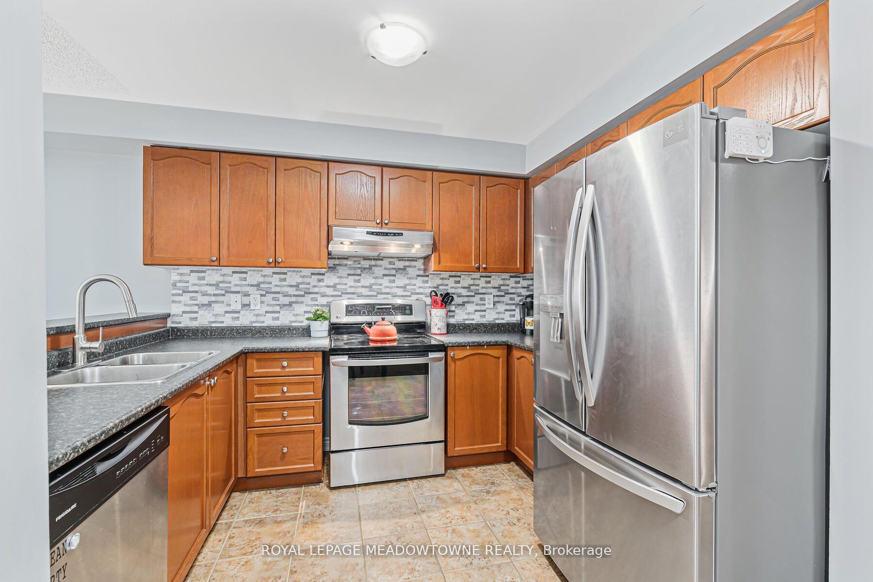 Photo 41 of 102 Cedarbrook Road, Brampton, Sandringham-Wellington — HOMEH