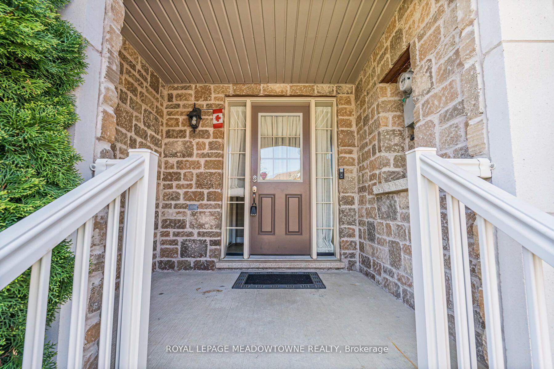 Photo 5 of 102 Cedarbrook Road, Brampton, Sandringham-Wellington — HOMEH