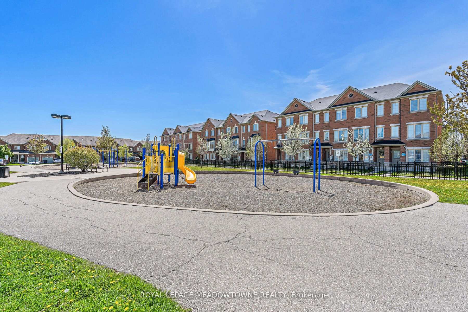 Photo 33 of 102 Cedarbrook Road, Brampton, Sandringham-Wellington — HOMEH
