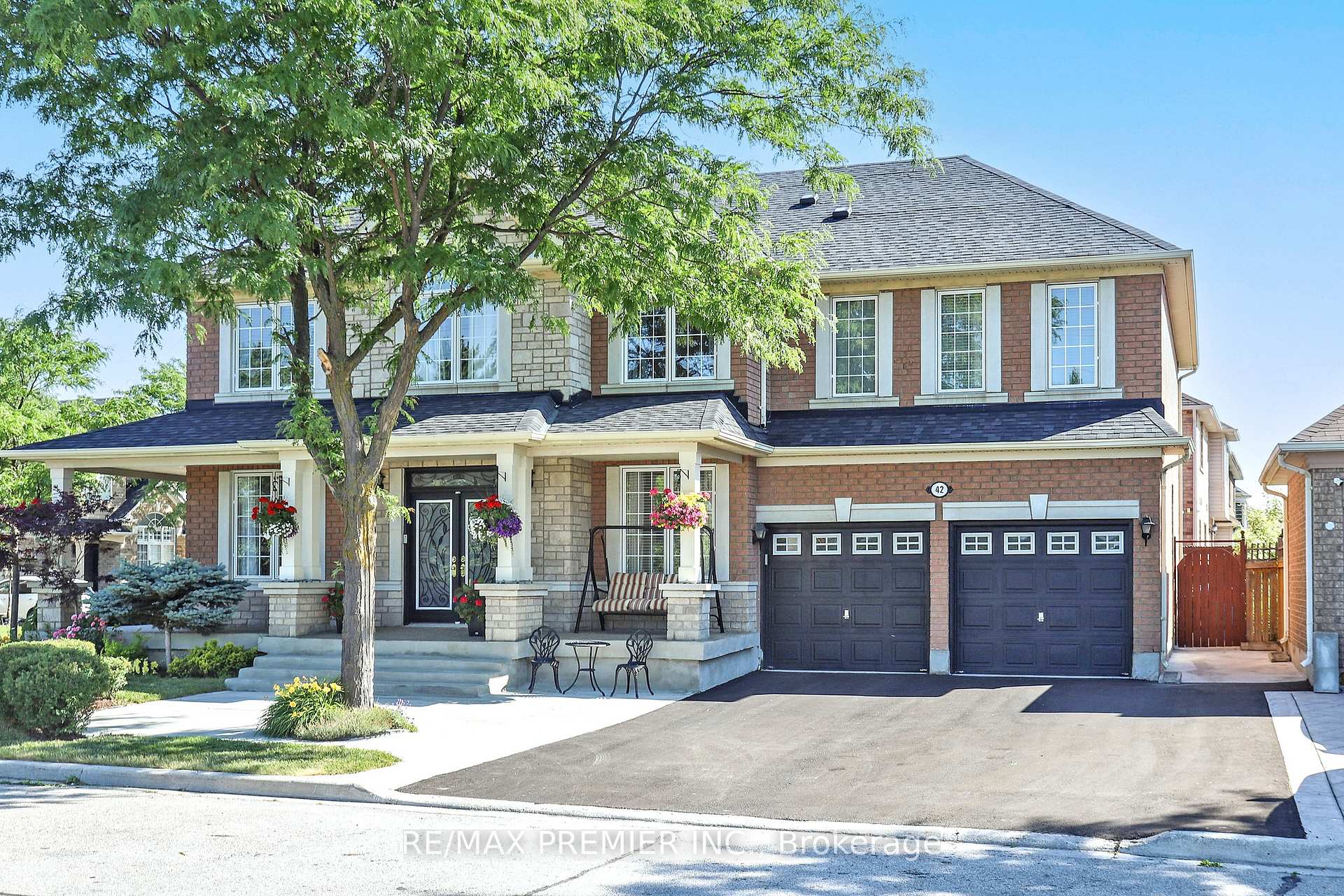 Photo 10 of 42 Sparta Drive, Brampton, Vales of Castlemore — HOMEH