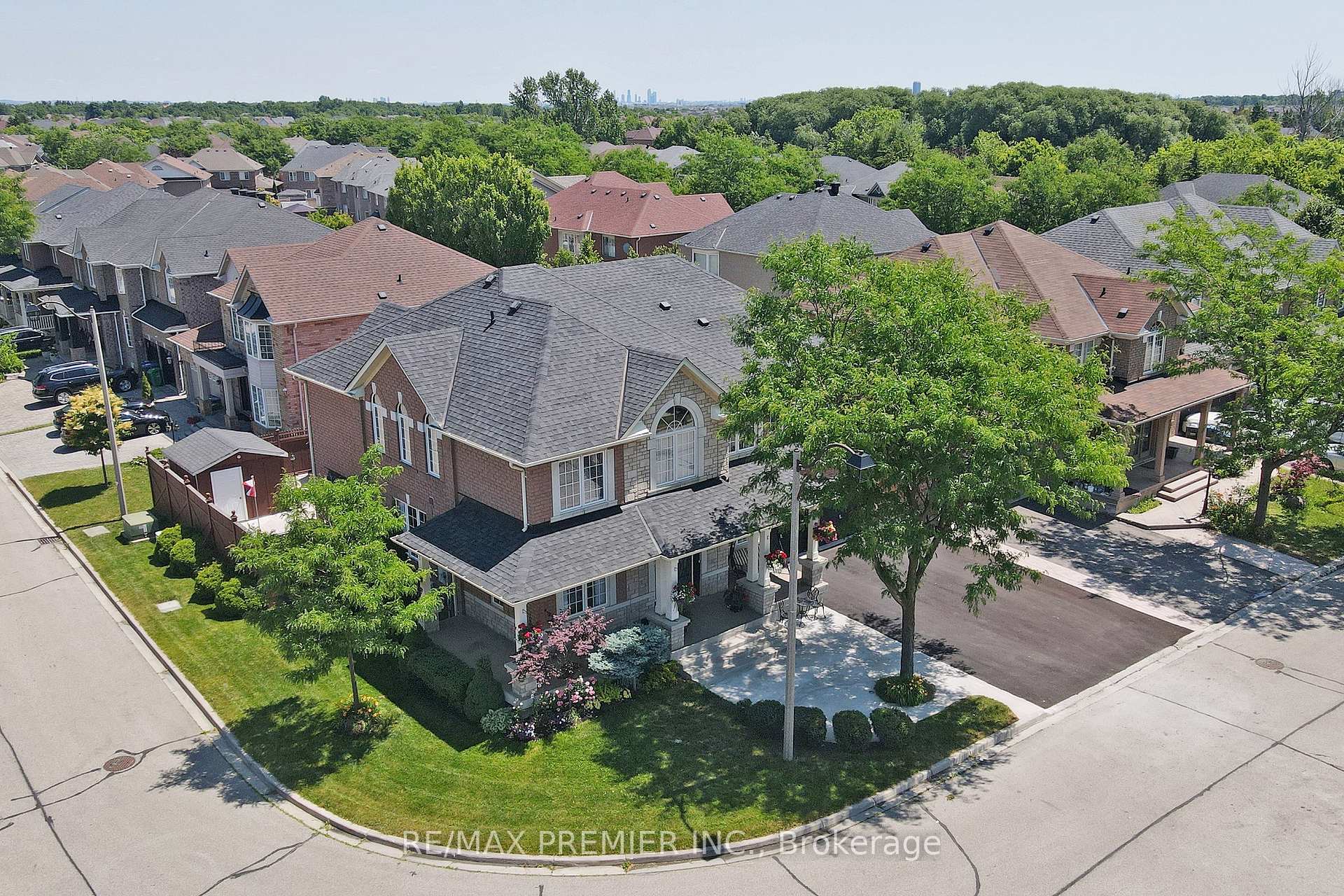 Photo 11 of 42 Sparta Drive, Brampton, Vales of Castlemore — HOMEH
