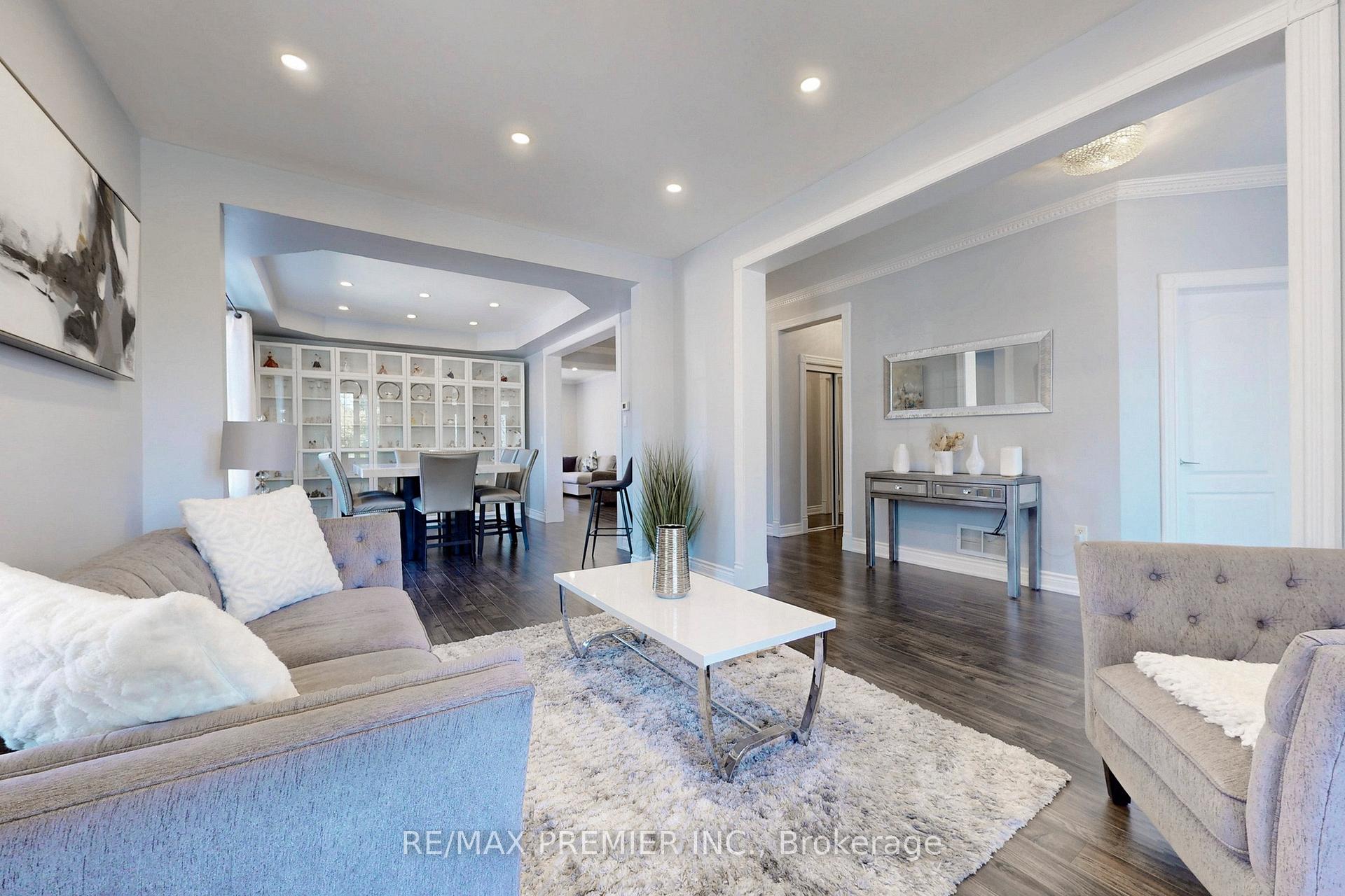 Photo 5 of 42 Sparta Drive, Brampton, Vales of Castlemore — HOMEH