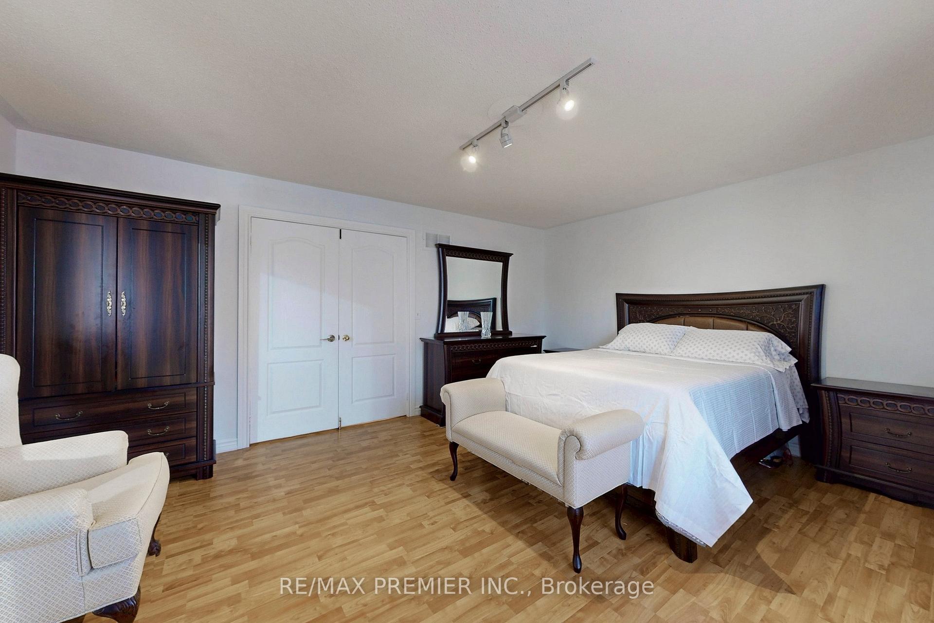Photo 18 of 42 Sparta Drive, Brampton, Vales of Castlemore — HOMEH
