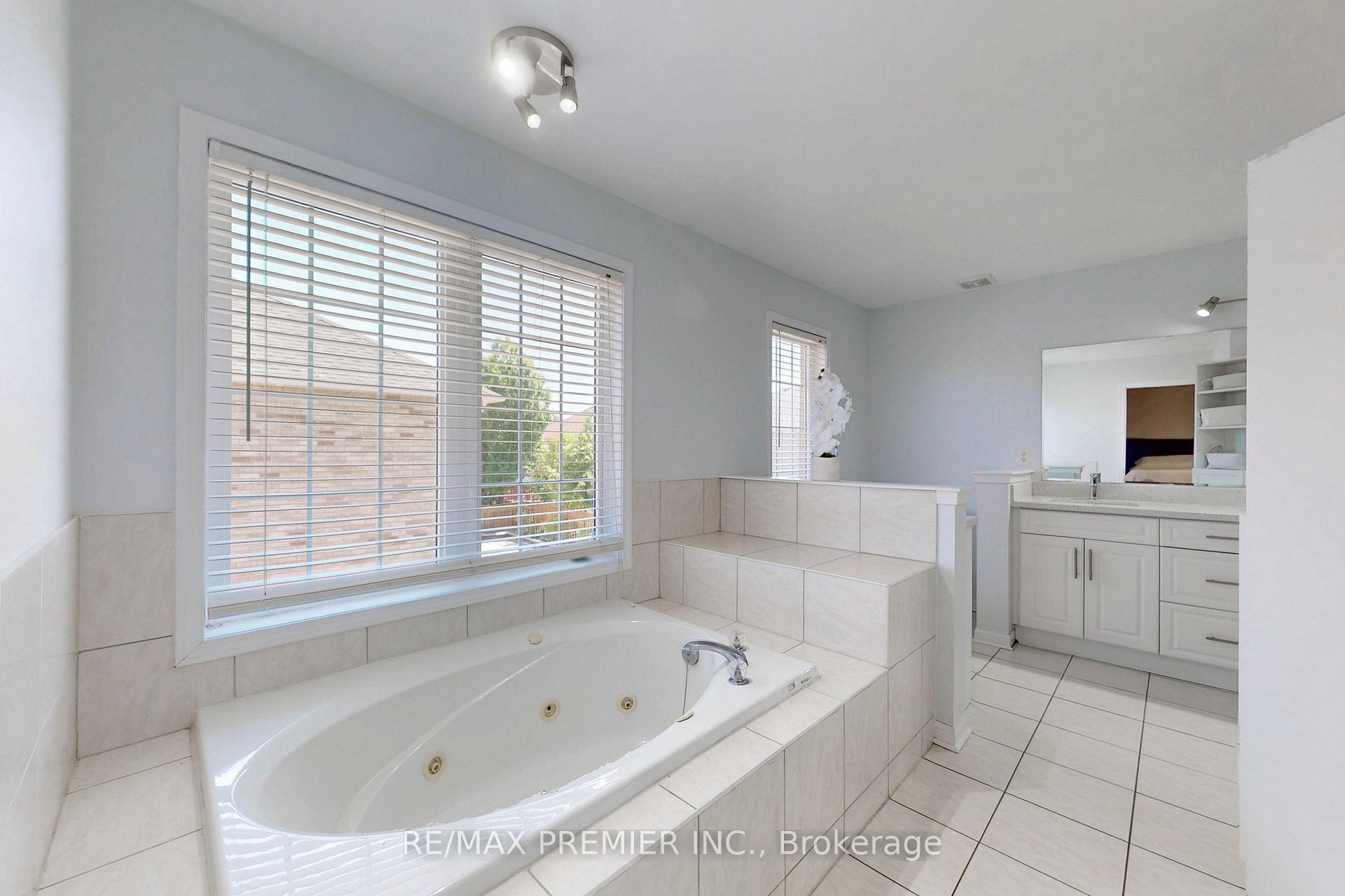 Photo 22 of 42 Sparta Drive, Brampton, Vales of Castlemore — HOMEH
