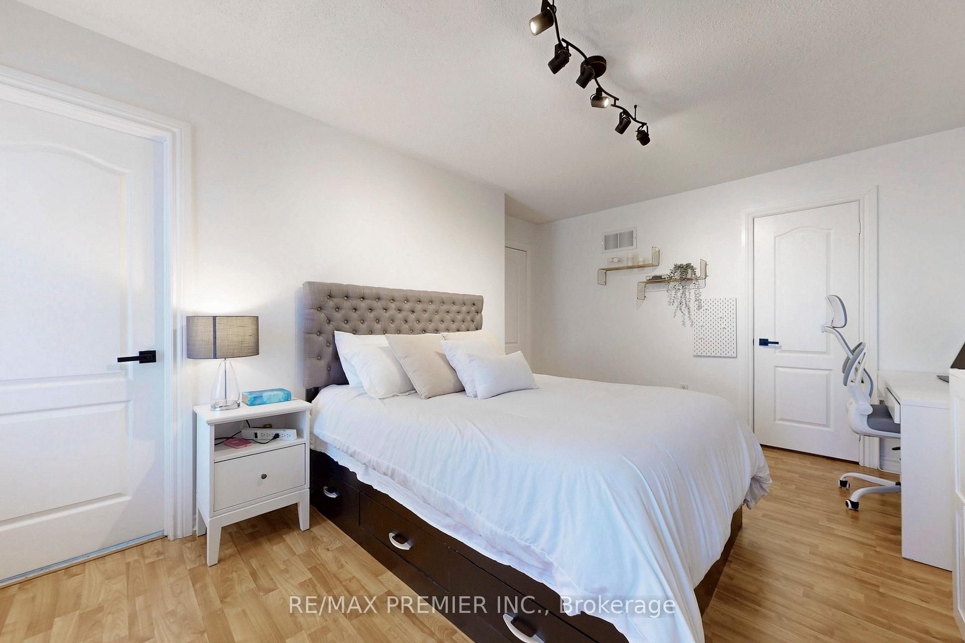 Photo 24 of 42 Sparta Drive, Brampton, Vales of Castlemore — HOMEH