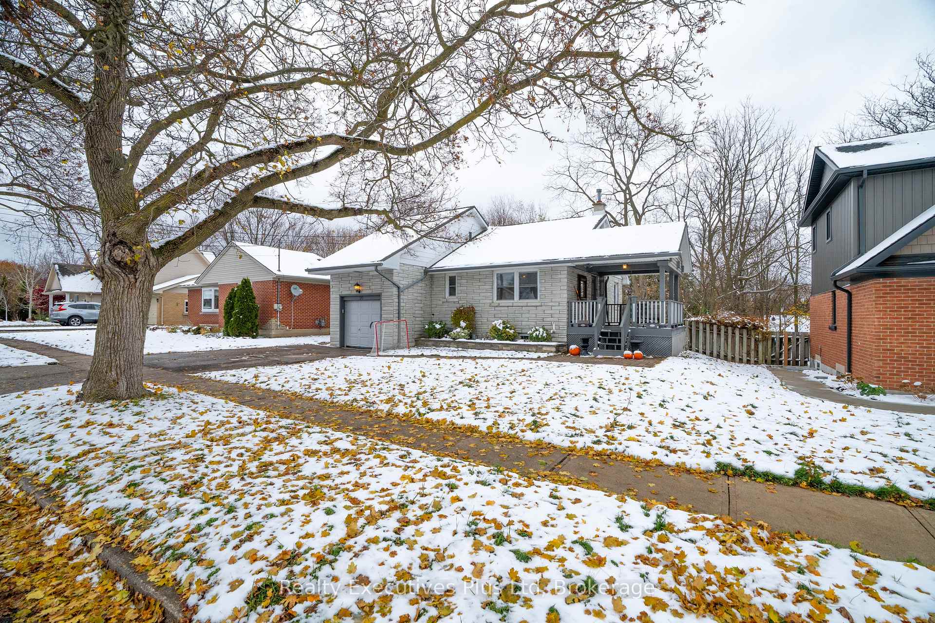 Photo 2 of 20 Summit Crescent, Guelph, Exhibition Park — HOMEH