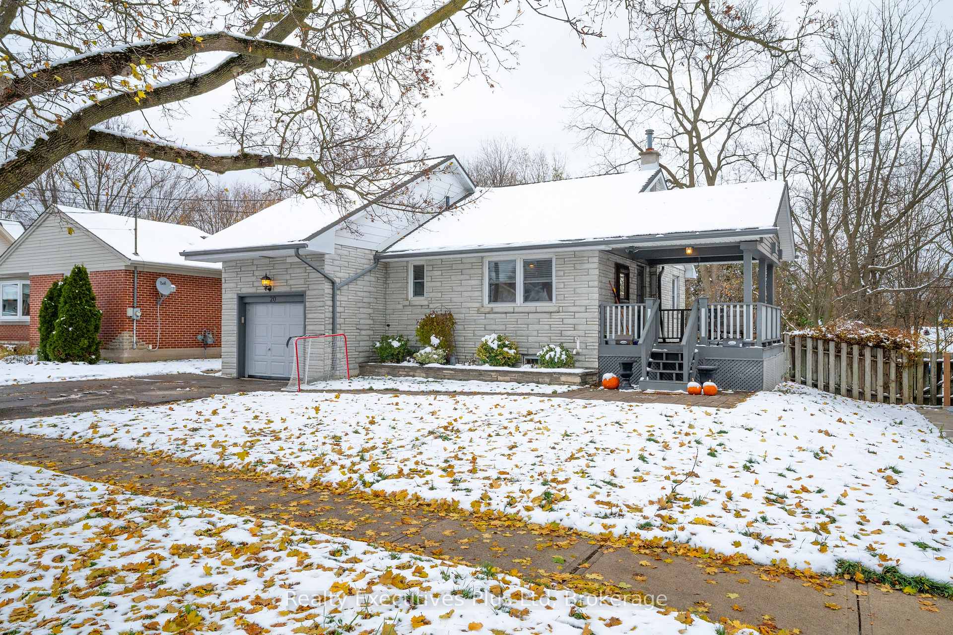 Photo 3 of 20 Summit Crescent, Guelph, Exhibition Park — HOMEH