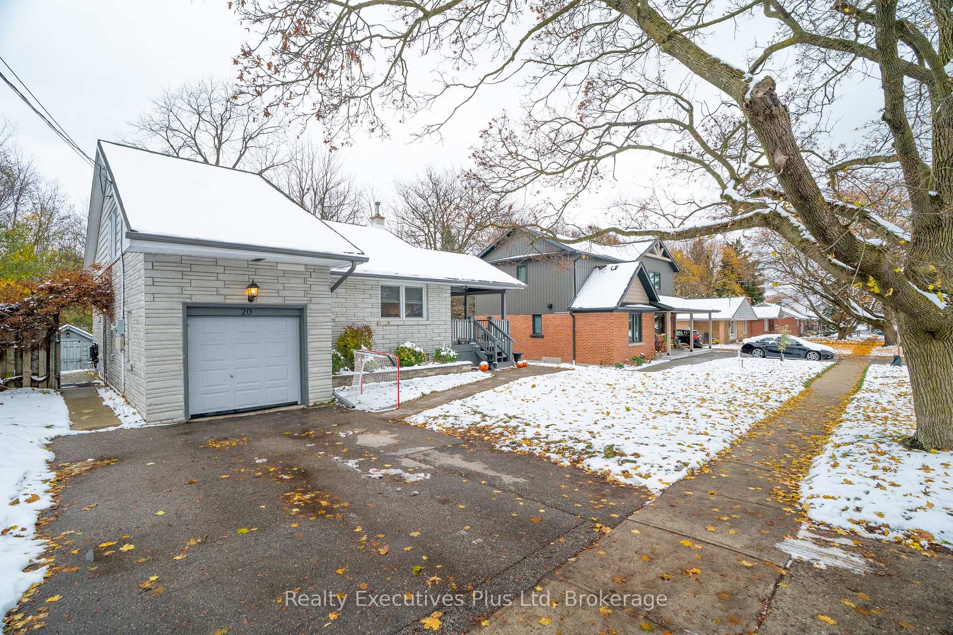 Photo 4 of 20 Summit Crescent, Guelph, Exhibition Park — HOMEH