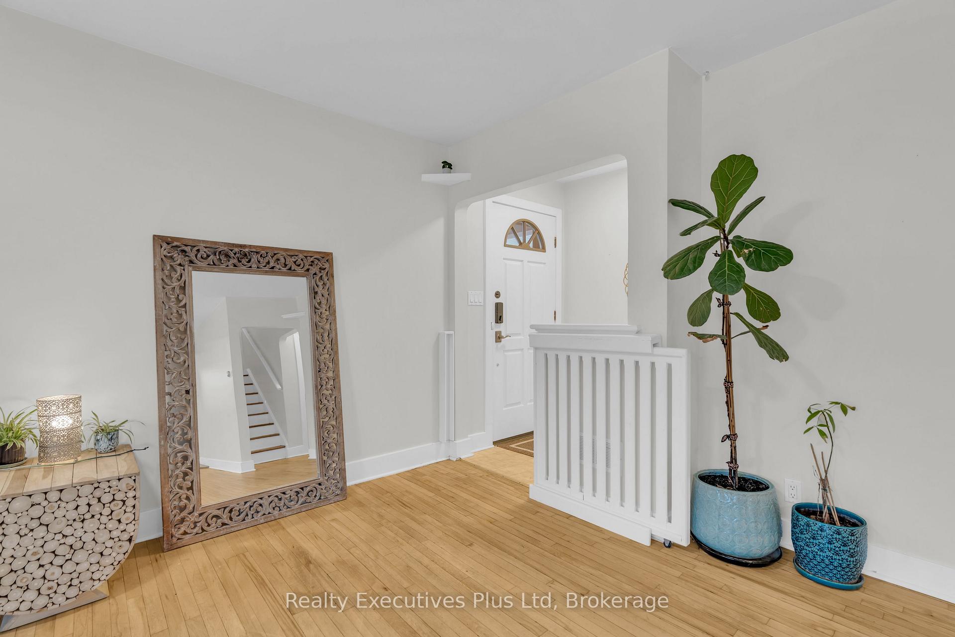 Photo 8 of 20 Summit Crescent, Guelph, Exhibition Park — HOMEH