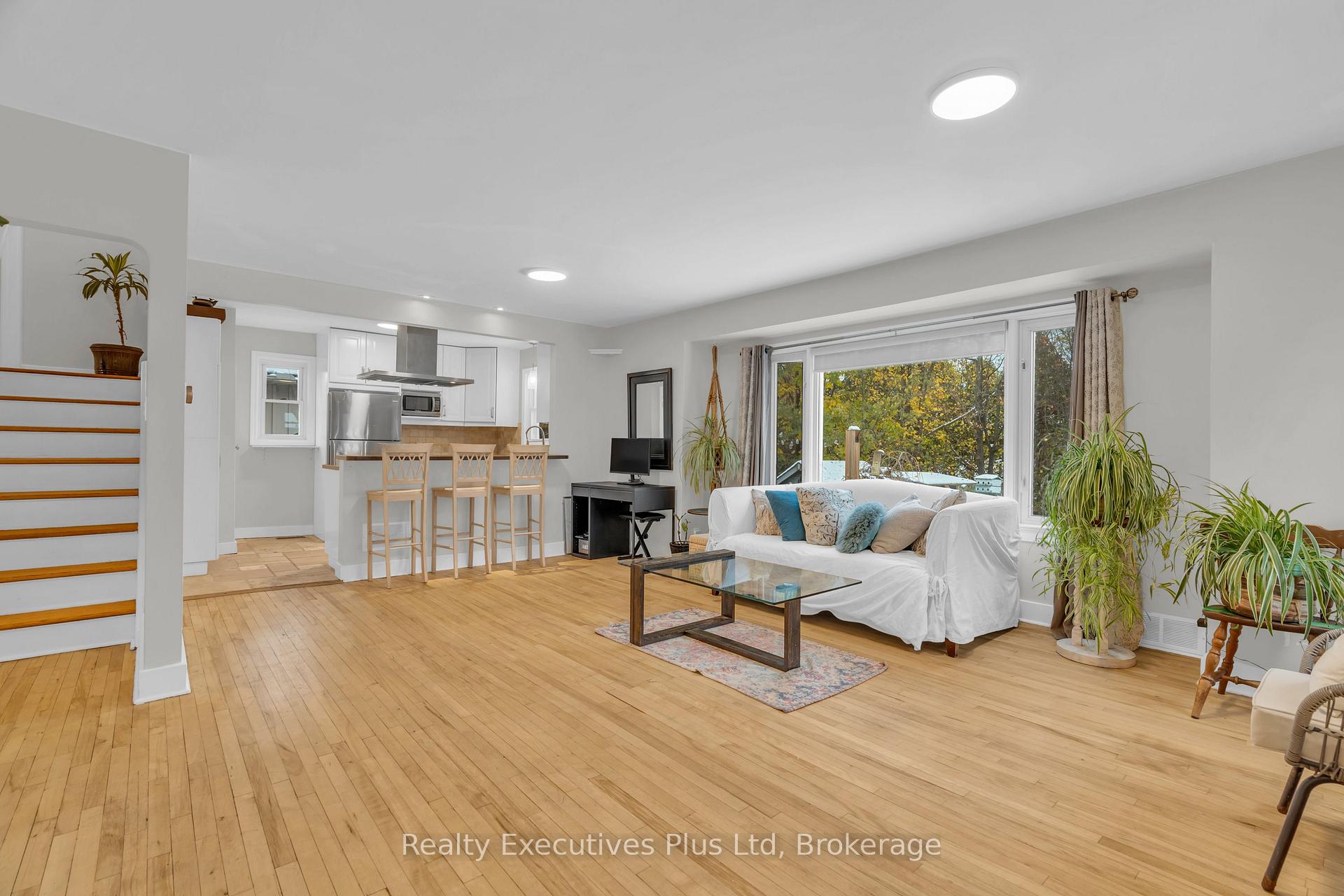 Photo 9 of 20 Summit Crescent, Guelph, Exhibition Park — HOMEH