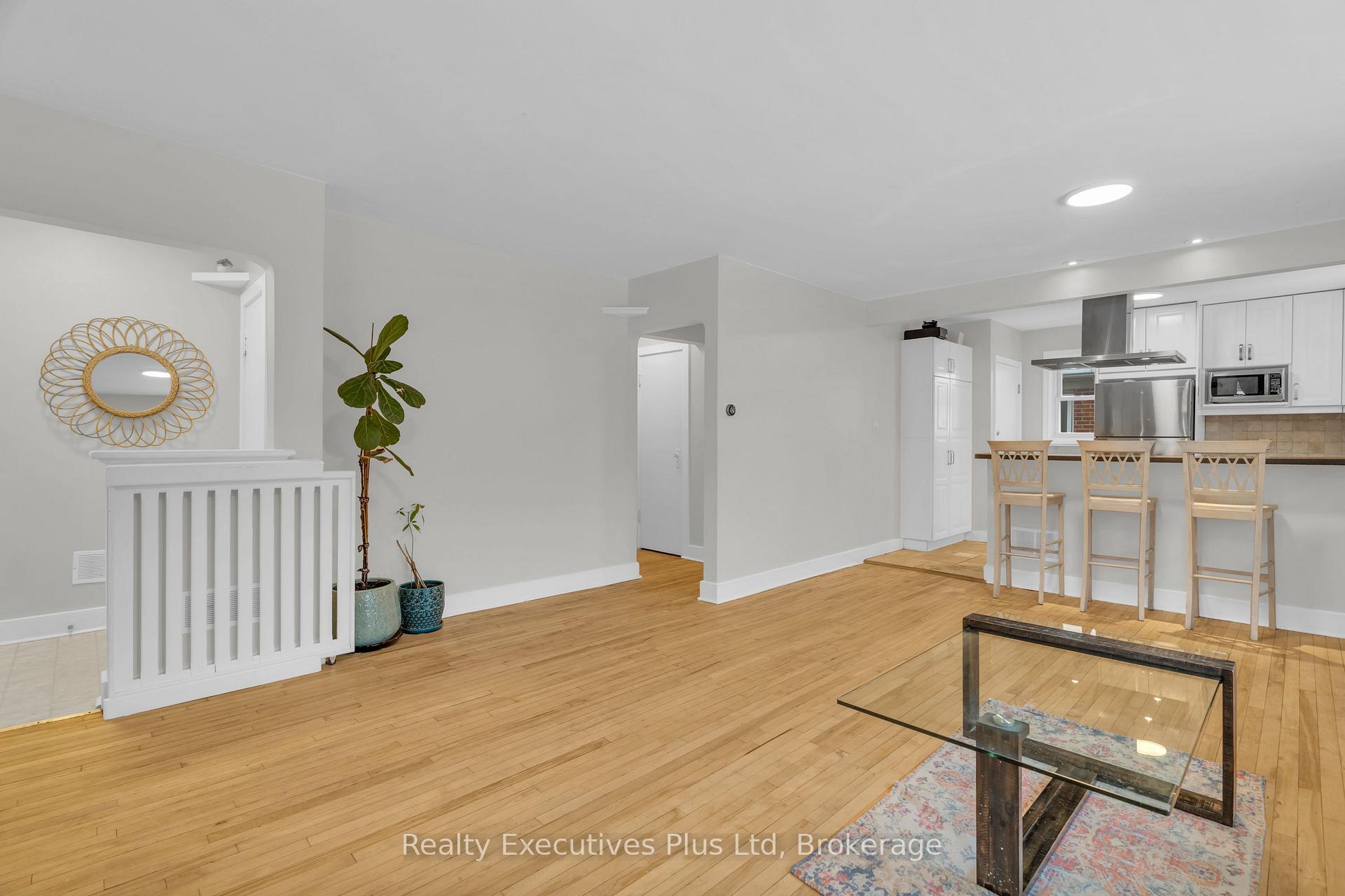 Photo 10 of 20 Summit Crescent, Guelph, Exhibition Park — HOMEH
