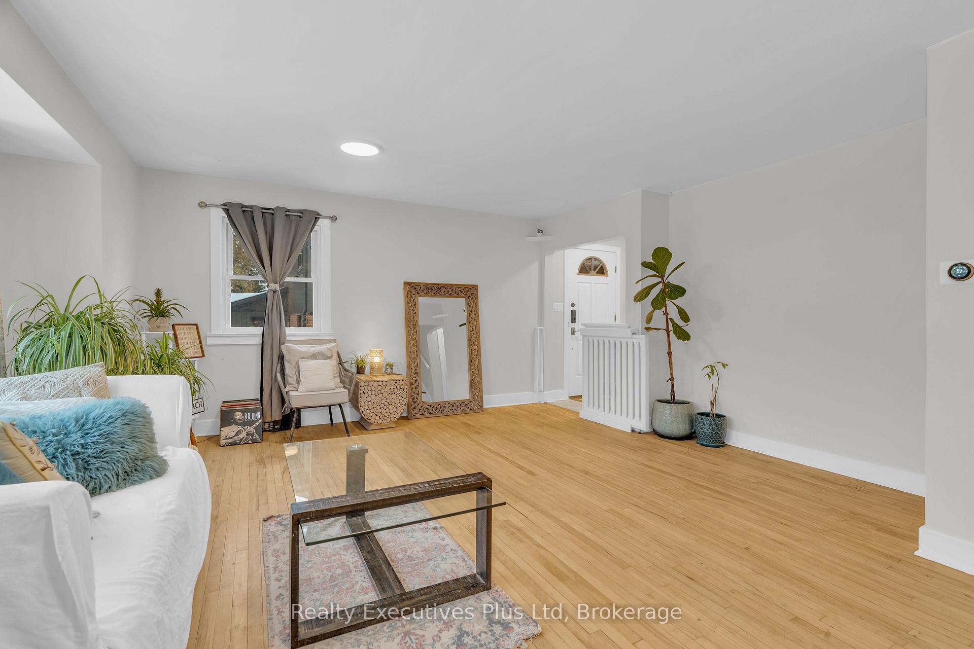 Photo 11 of 20 Summit Crescent, Guelph, Exhibition Park — HOMEH
