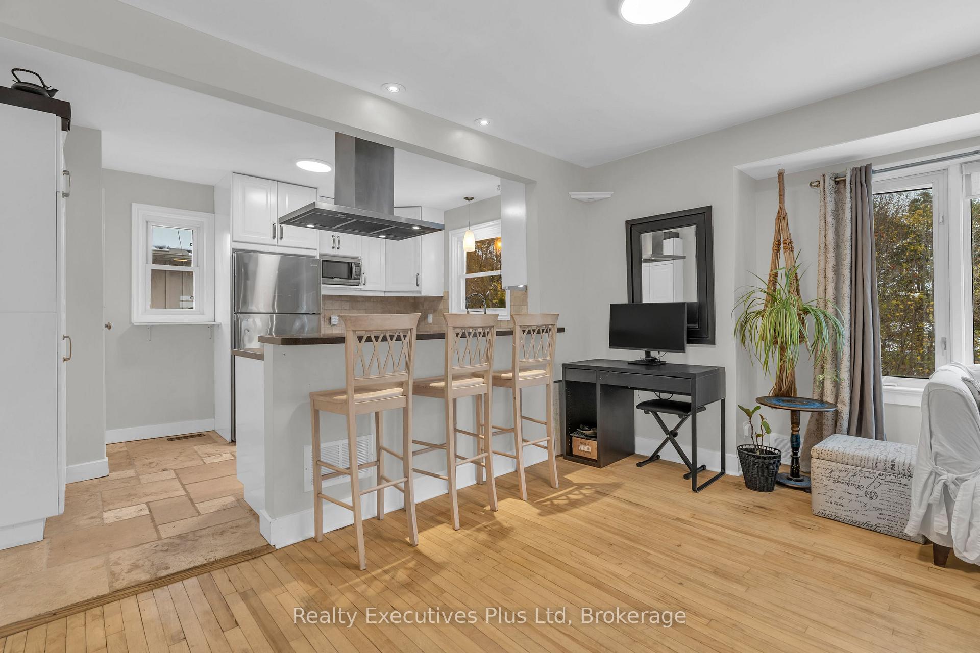 Photo 13 of 20 Summit Crescent, Guelph, Exhibition Park — HOMEH
