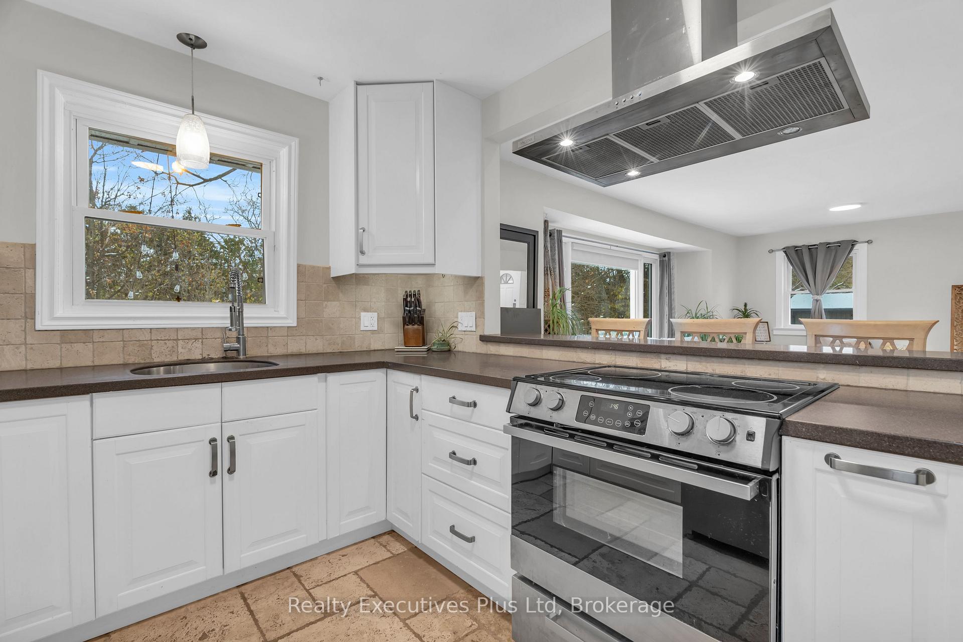 Photo 14 of 20 Summit Crescent, Guelph, Exhibition Park — HOMEH