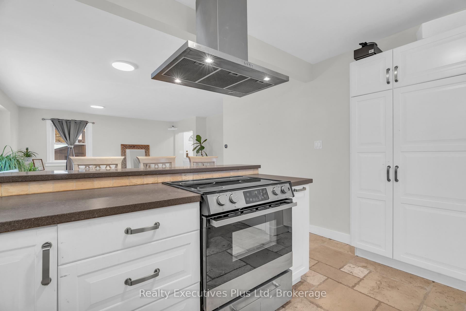 Photo 15 of 20 Summit Crescent, Guelph, Exhibition Park — HOMEH