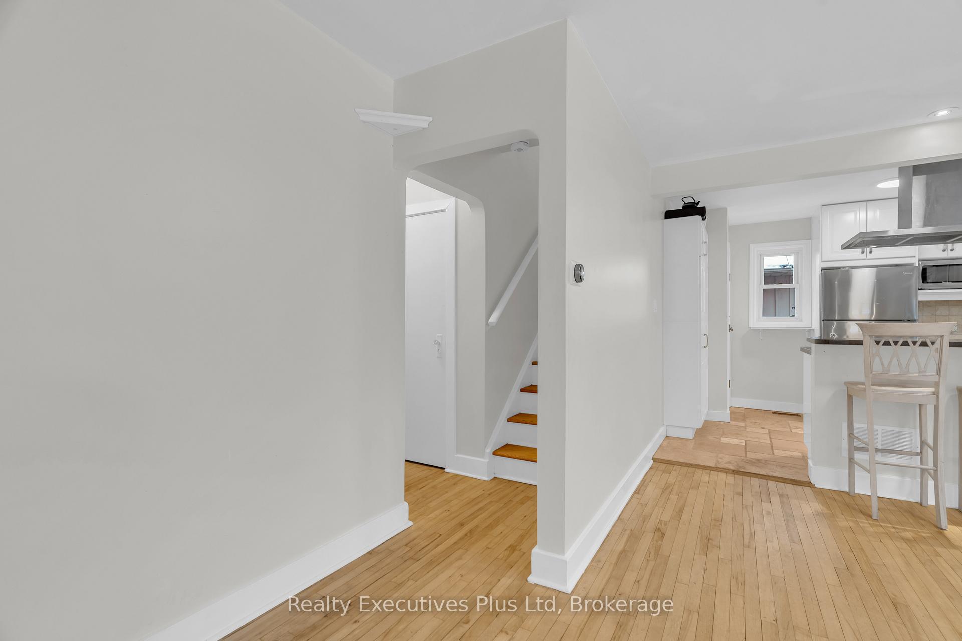 Photo 17 of 20 Summit Crescent, Guelph, Exhibition Park — HOMEH