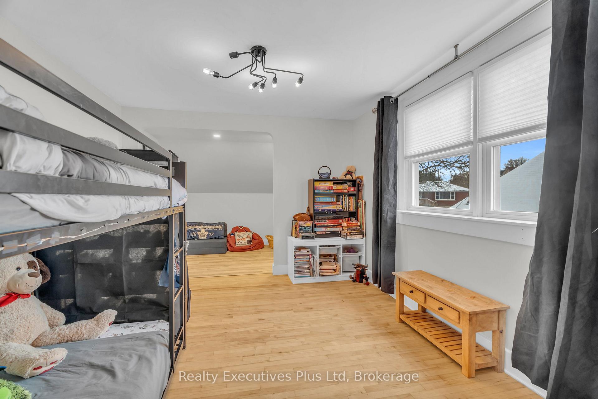 Photo 20 of 20 Summit Crescent, Guelph, Exhibition Park — HOMEH