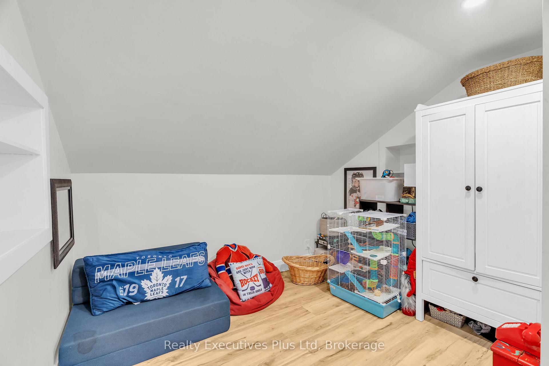 Photo 22 of 20 Summit Crescent, Guelph, Exhibition Park — HOMEH
