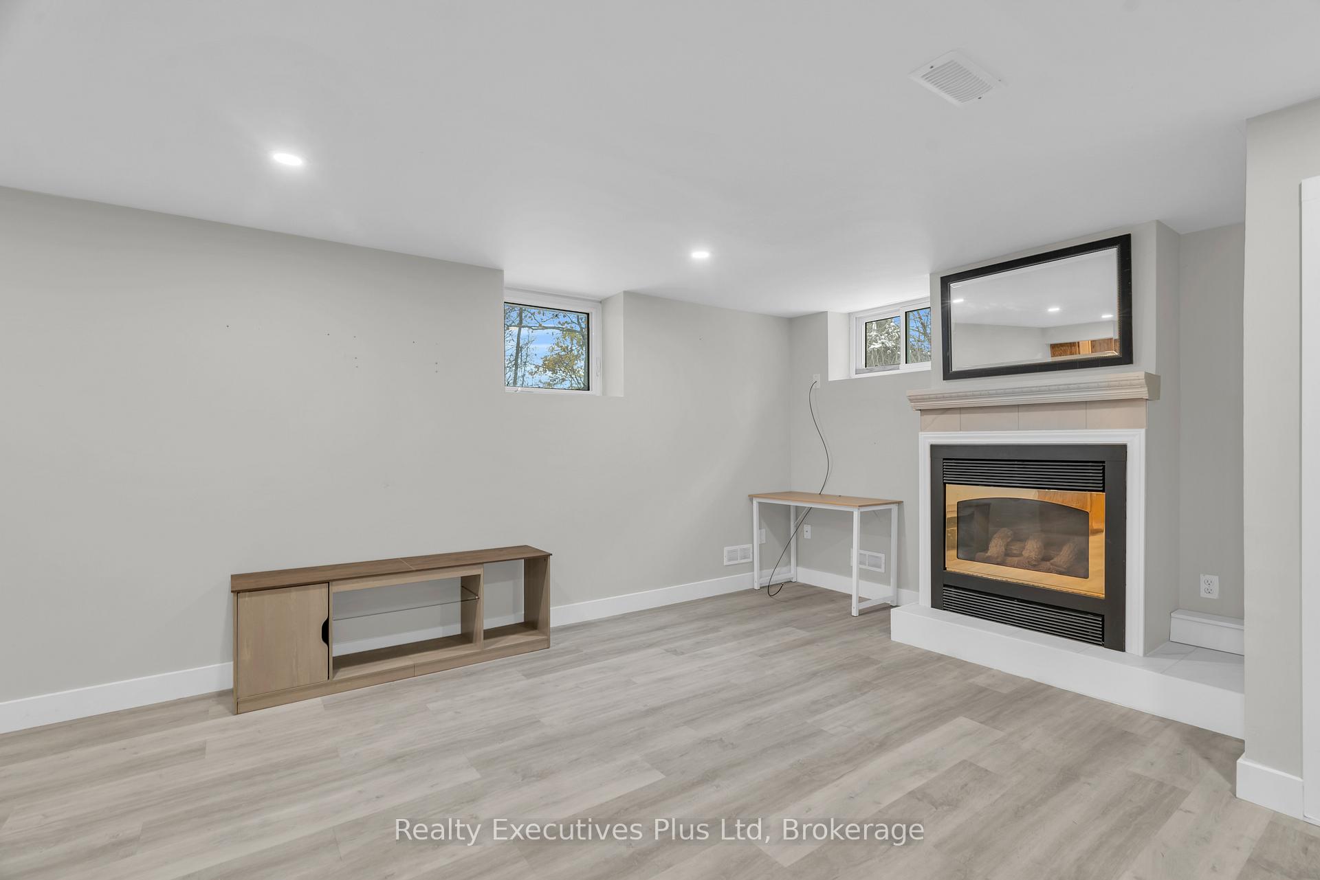 Photo 25 of 20 Summit Crescent, Guelph, Exhibition Park — HOMEH