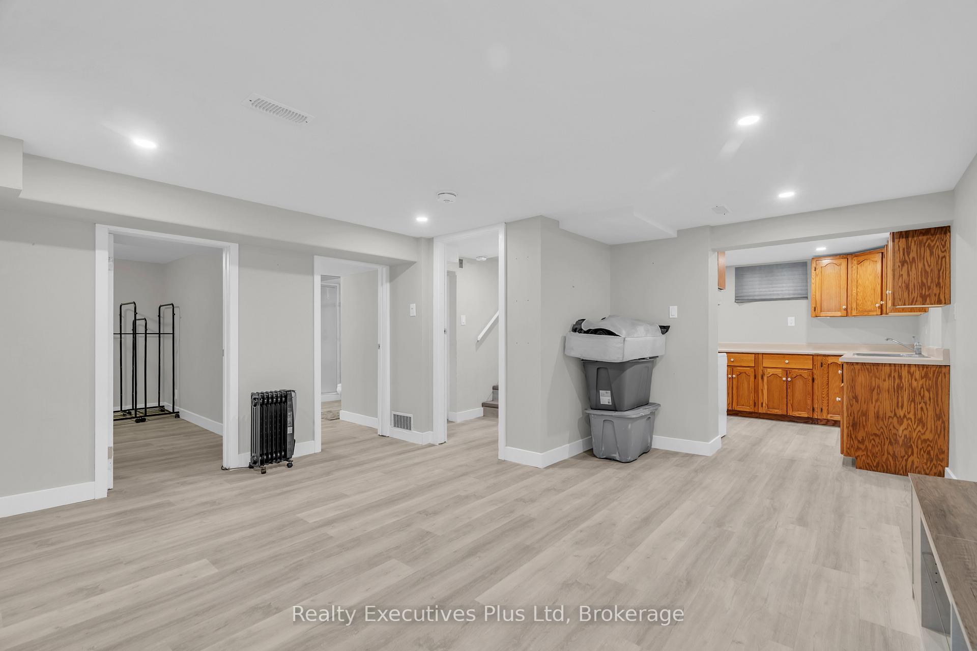 Photo 27 of 20 Summit Crescent, Guelph, Exhibition Park — HOMEH