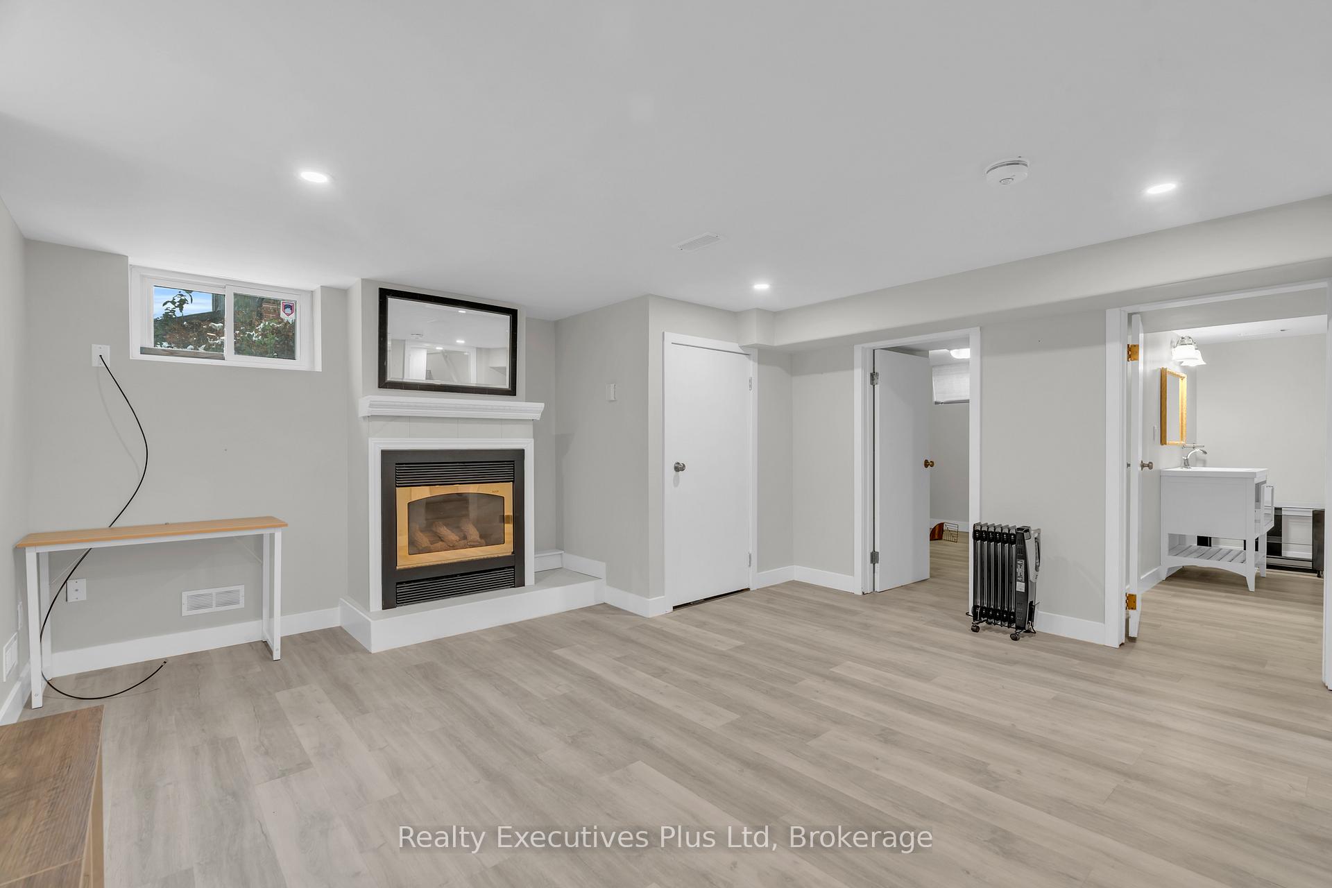 Photo 28 of 20 Summit Crescent, Guelph, Exhibition Park — HOMEH
