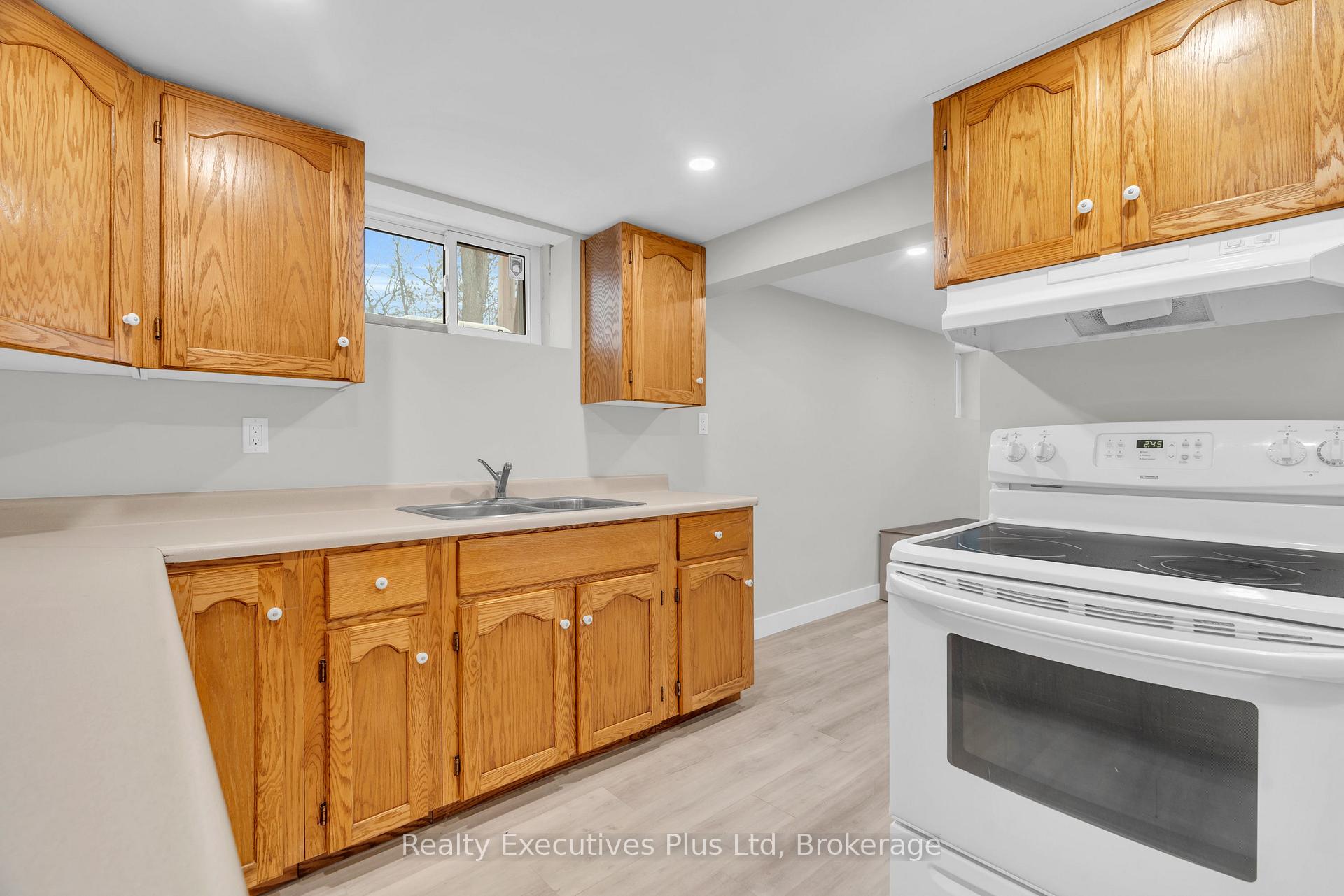 Photo 30 of 20 Summit Crescent, Guelph, Exhibition Park — HOMEH