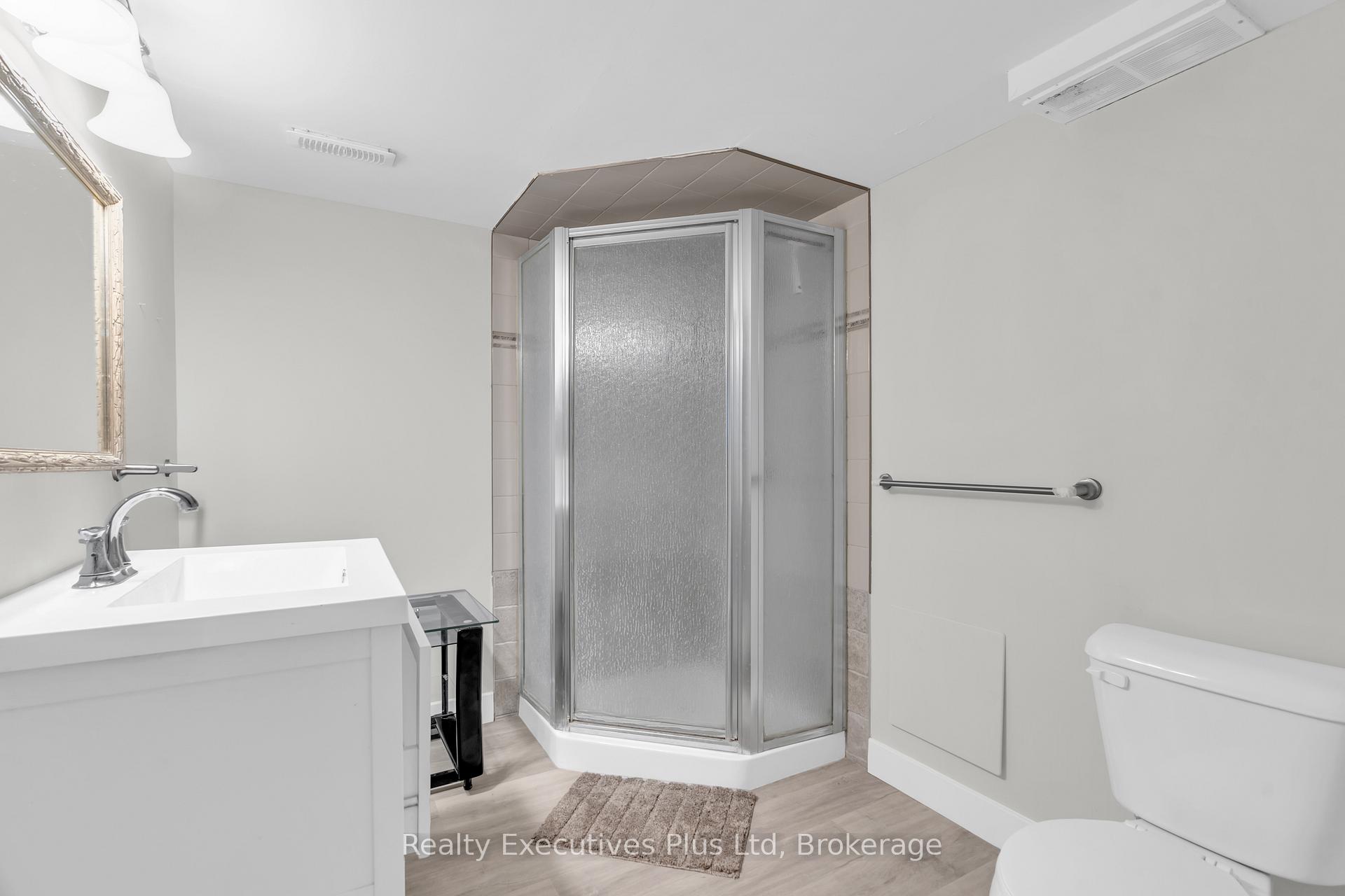 Photo 31 of 20 Summit Crescent, Guelph, Exhibition Park — HOMEH
