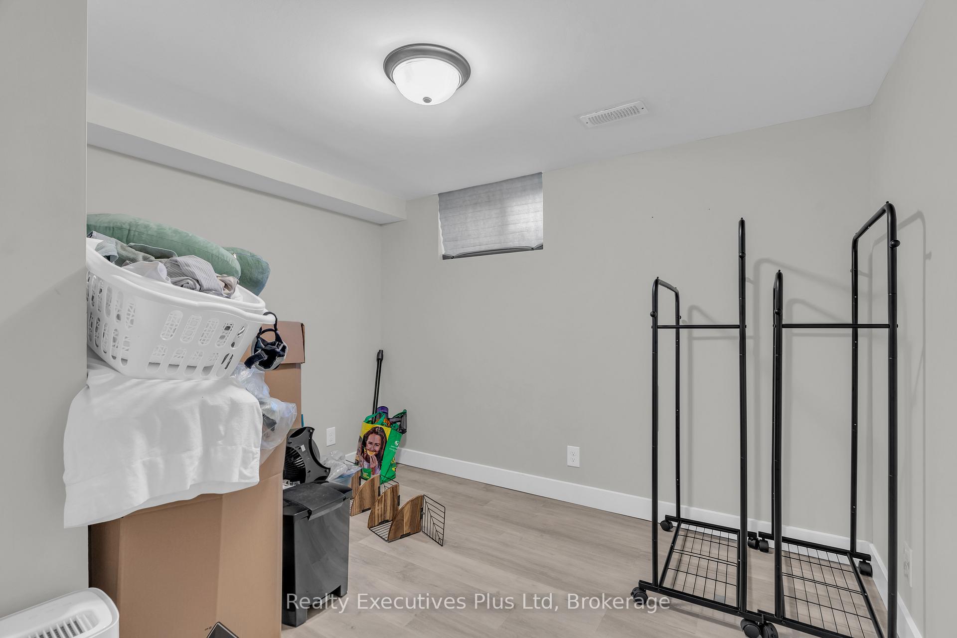 Photo 32 of 20 Summit Crescent, Guelph, Exhibition Park — HOMEH