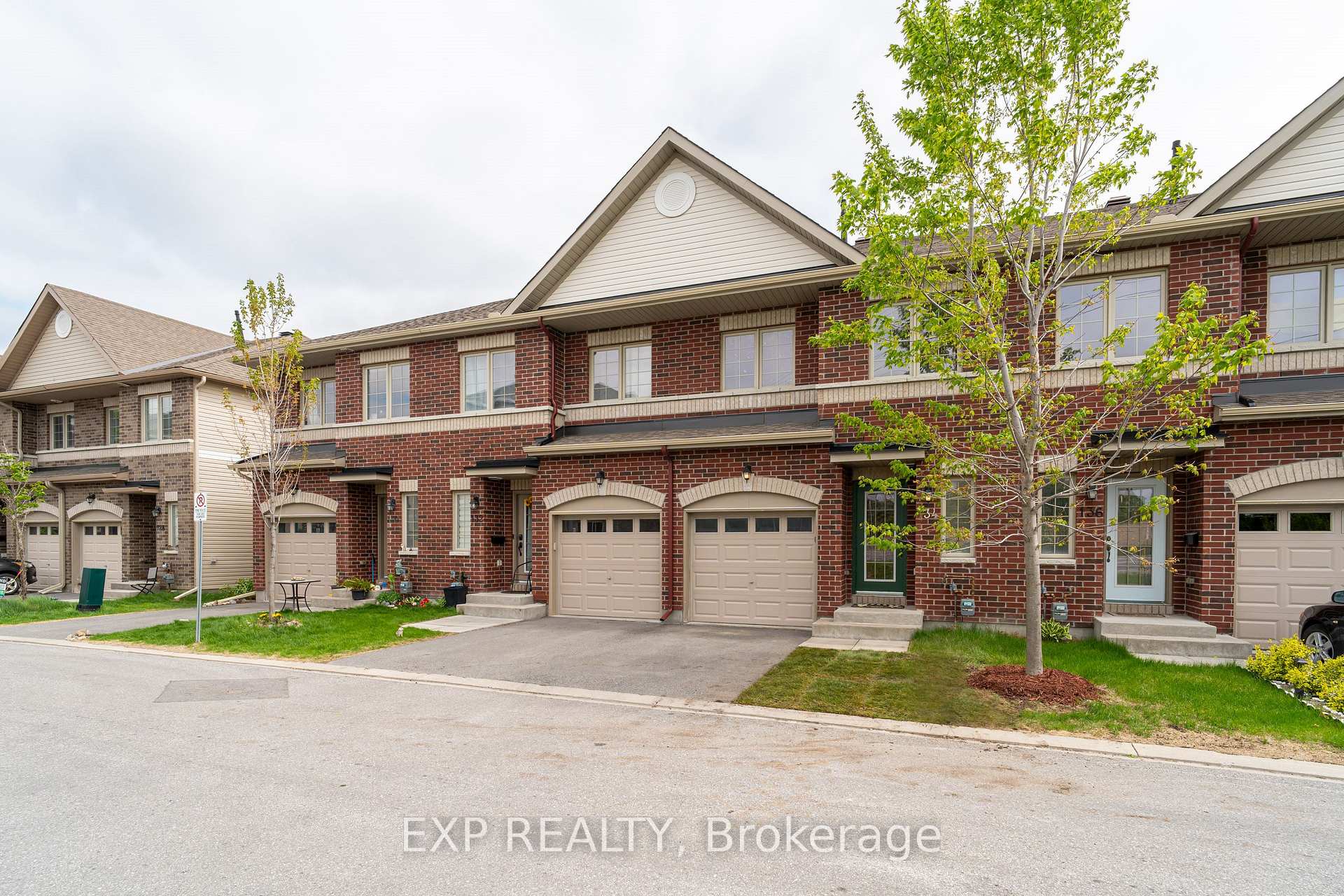 Photo 3 of 134 Camden Private, Ottawa, Barrhaven - Cedargrove/Fraserdale — HOMEH