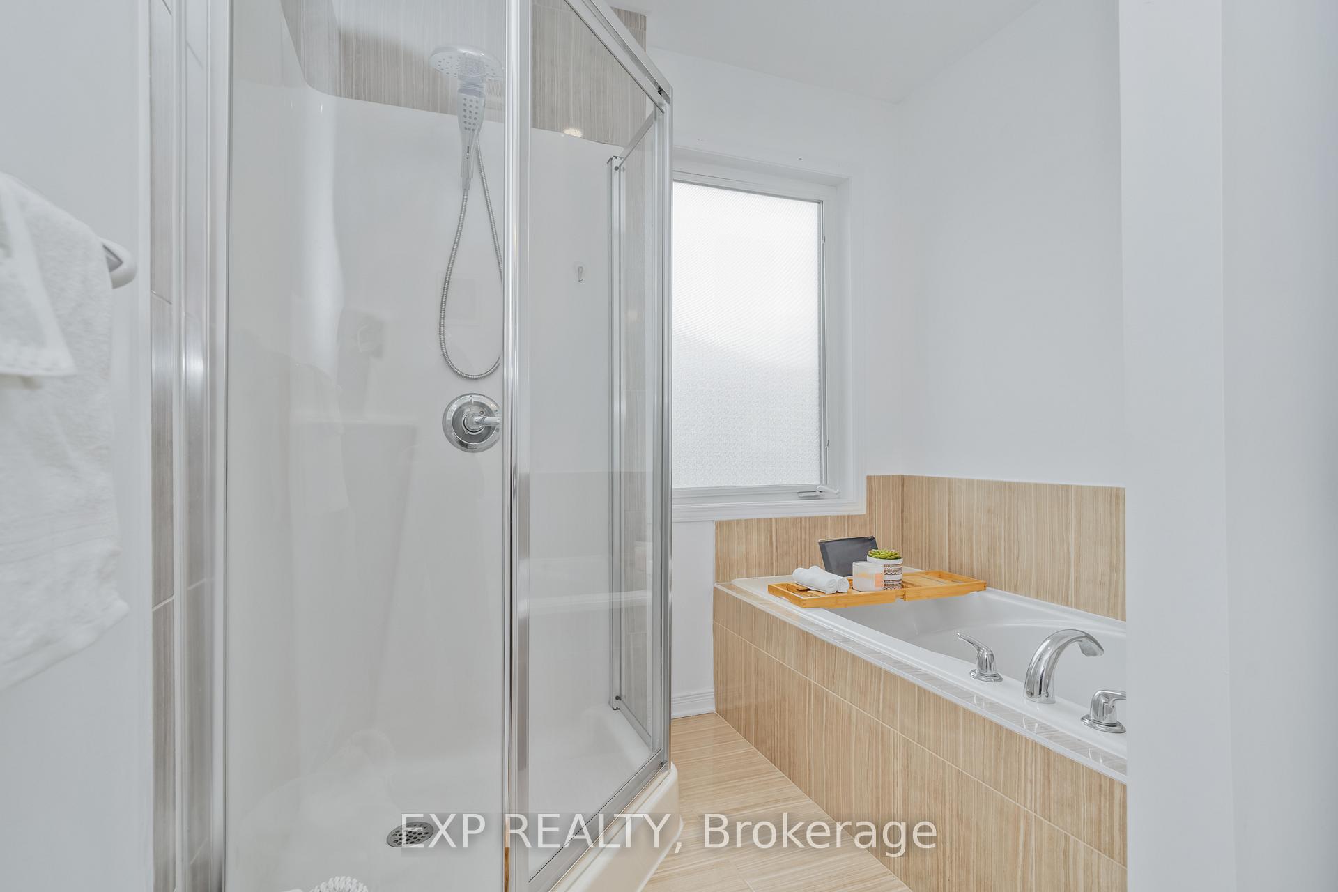 Photo 18 of 134 Camden Private, Ottawa, Barrhaven - Cedargrove/Fraserdale — HOMEH