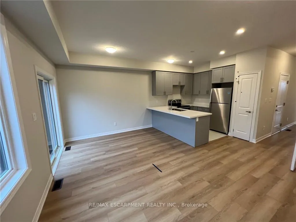 Photo 11 of 5 Genoa Drive, Hamilton, Jerome — HOMEH