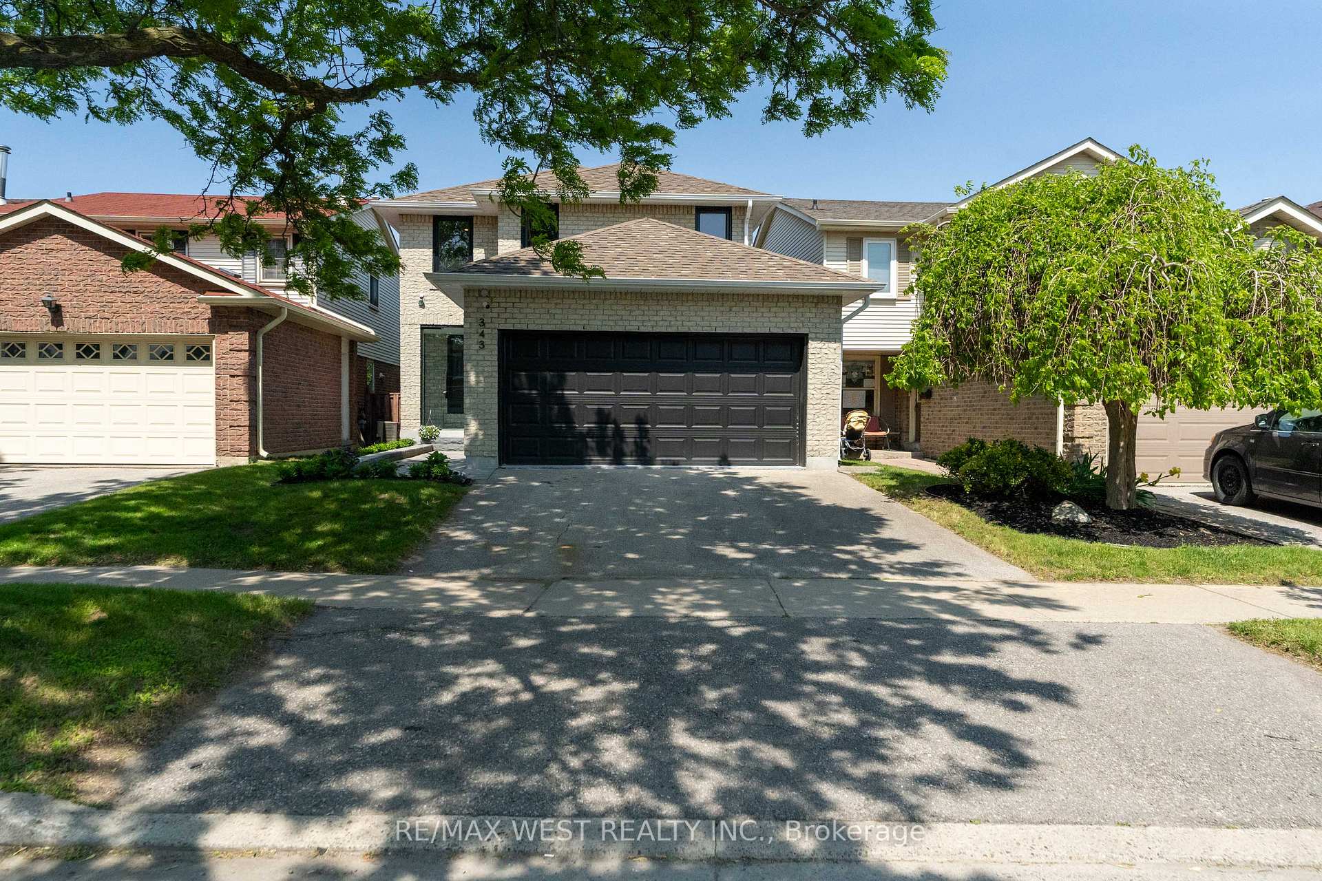 Photo 2 of 343 Mullen Drive, Vaughan, Brownridge — HOMEH
